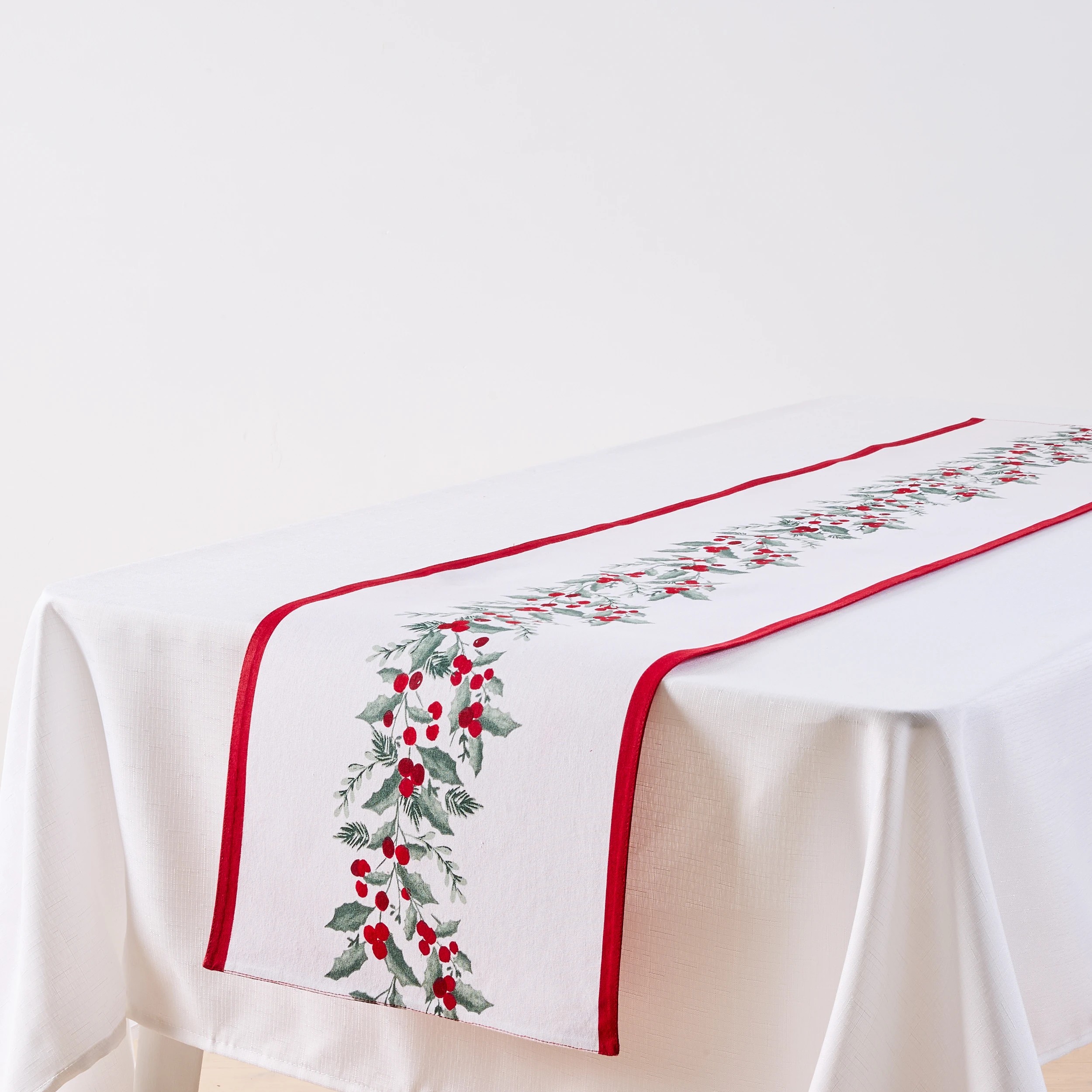 3 Holly Table Runner, 3 of 8