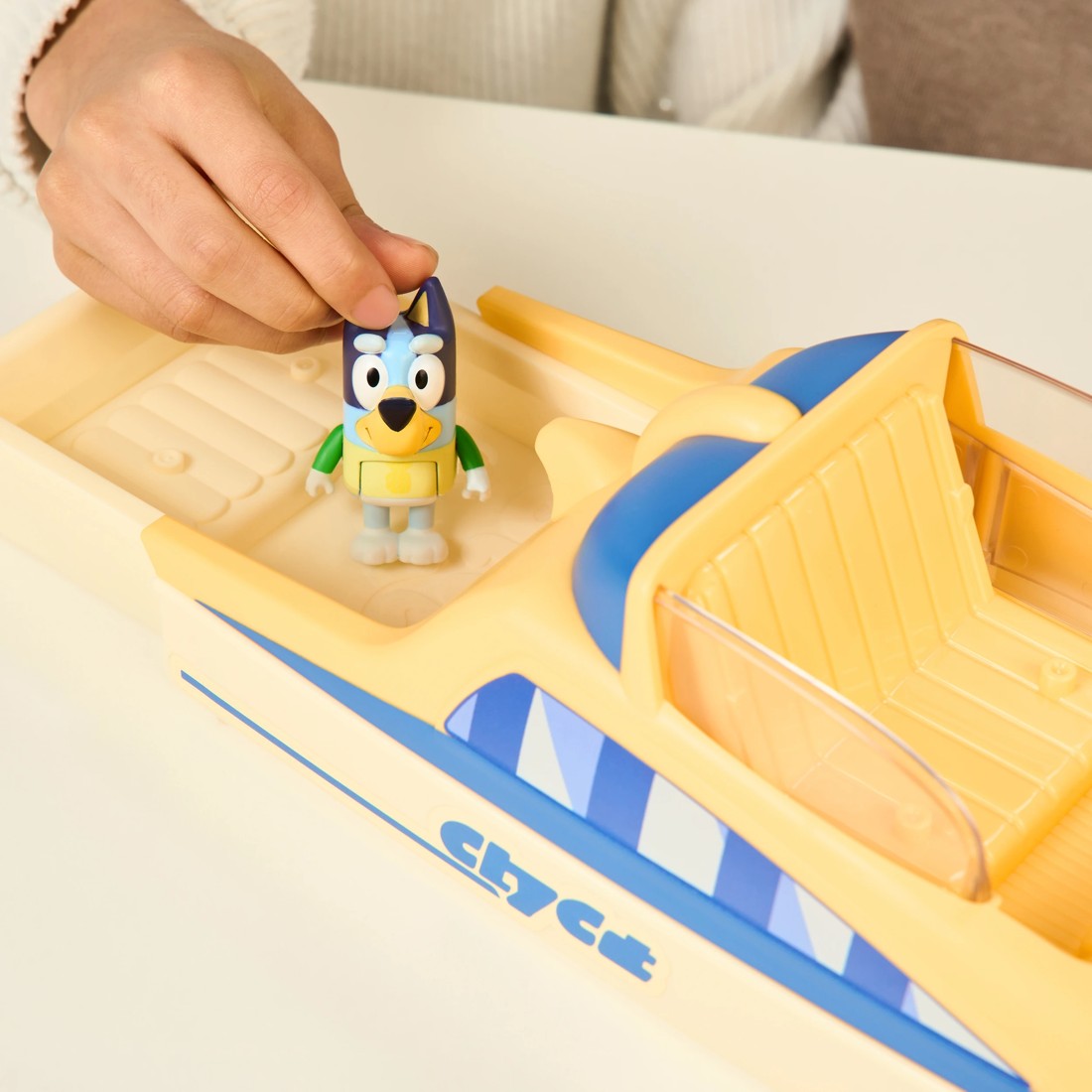 6 Bluey CityCat Boat Playset with Color-Change Figure, 6 of 9