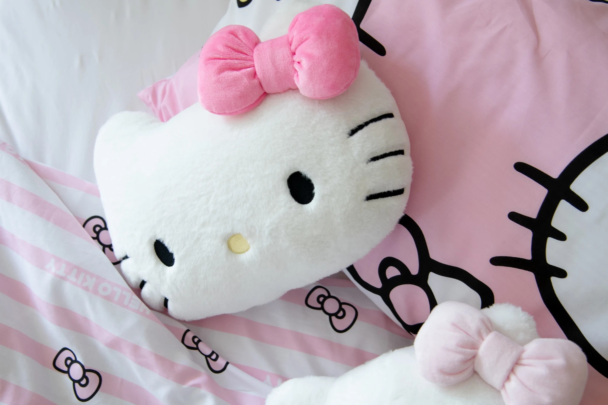 3 Hello Kitty Cushion
 - White, 3 of 5