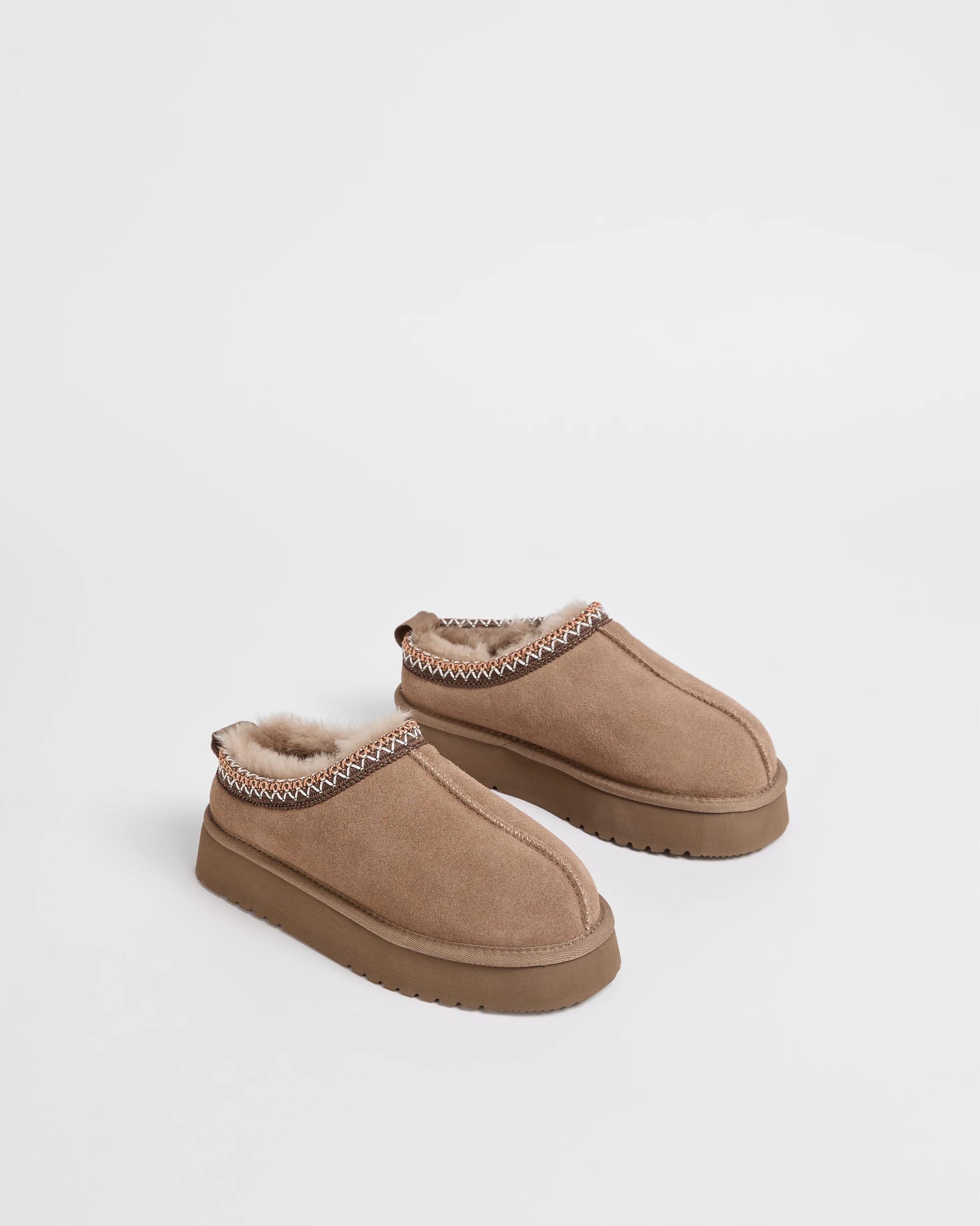 2 Australian Design Ugg Boots and Slippers Australian Design Leather and Sheepskin Tape Scuff Slippers MOCHA, 2 of 3