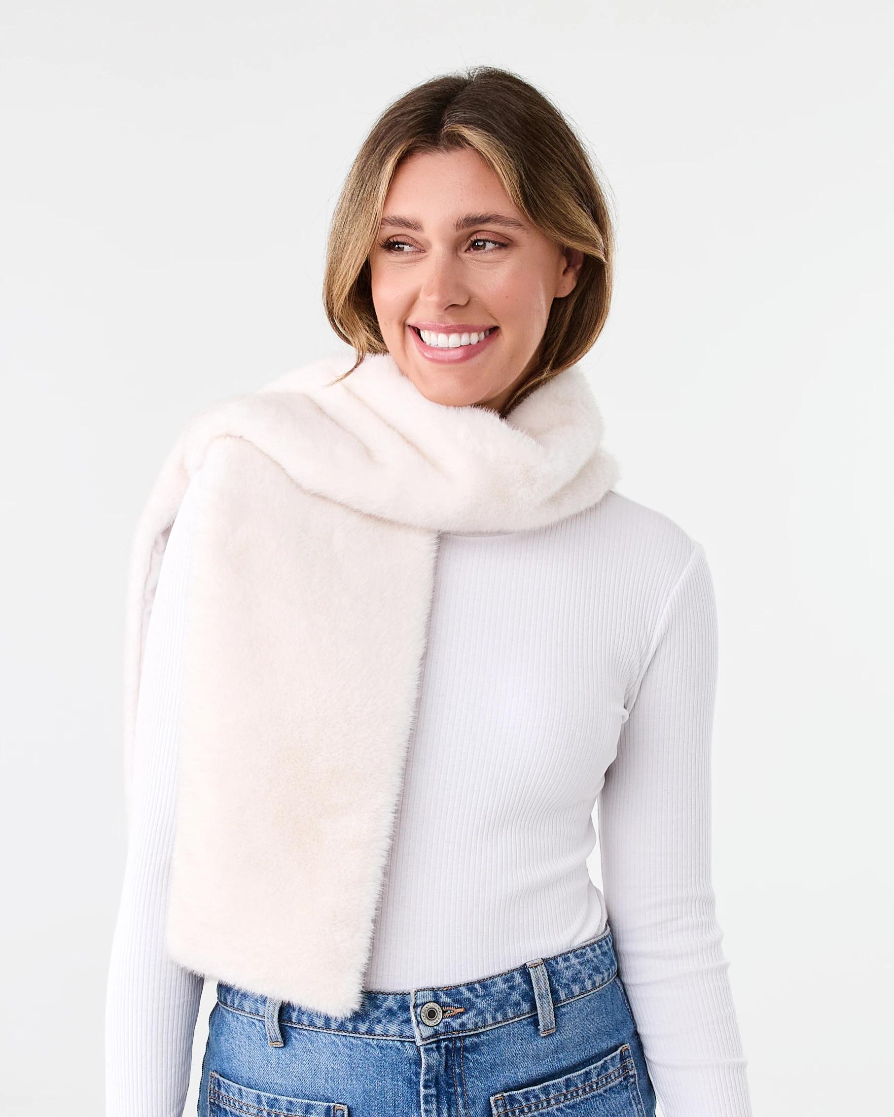 3 Faux Fur Scarf Cream, 3 of 3