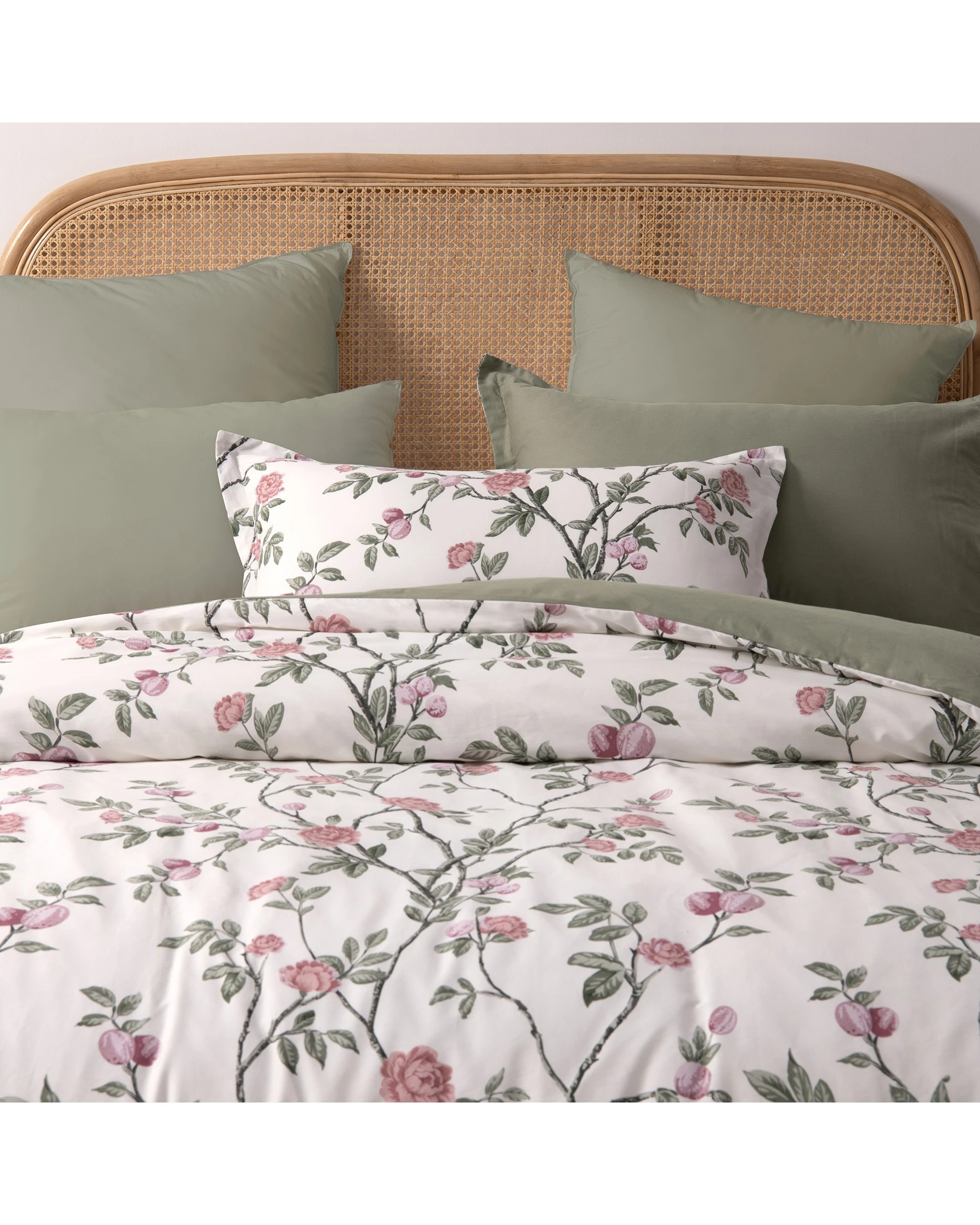 3 Dreamaker Magnolia 100% Cotton Reversible Quilt Cover Set - Queen Bed - Green, 3 of 8