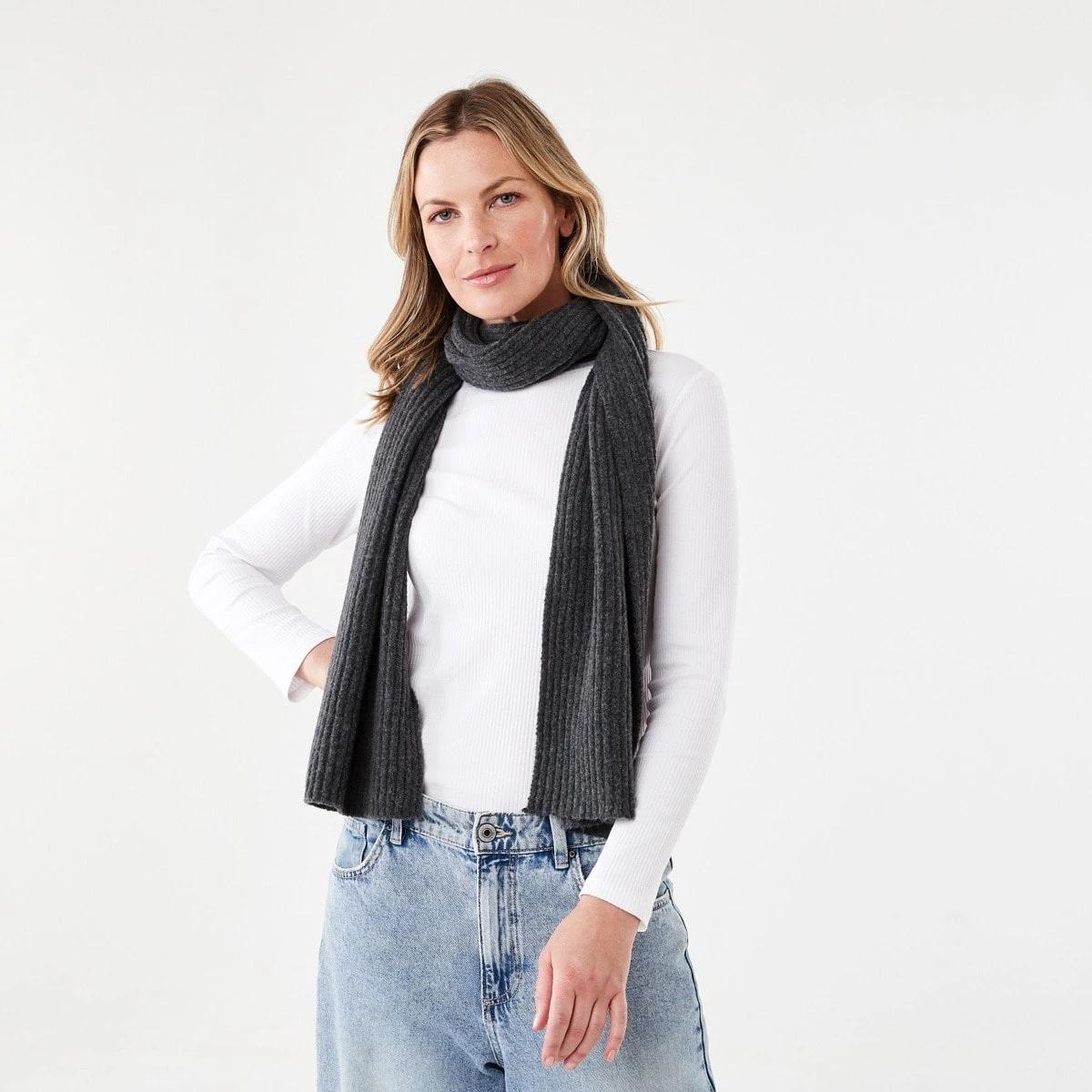 3 Basic Rib Scarf Gry Chmrle, 3 of 3