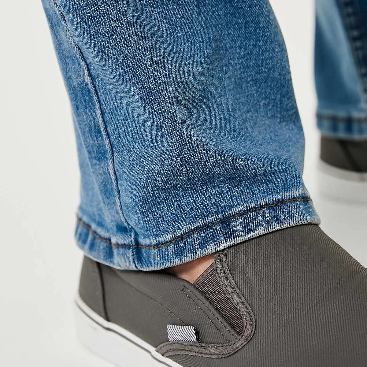 6 Straight Stretch Jeans Light Wash, 6 of 6