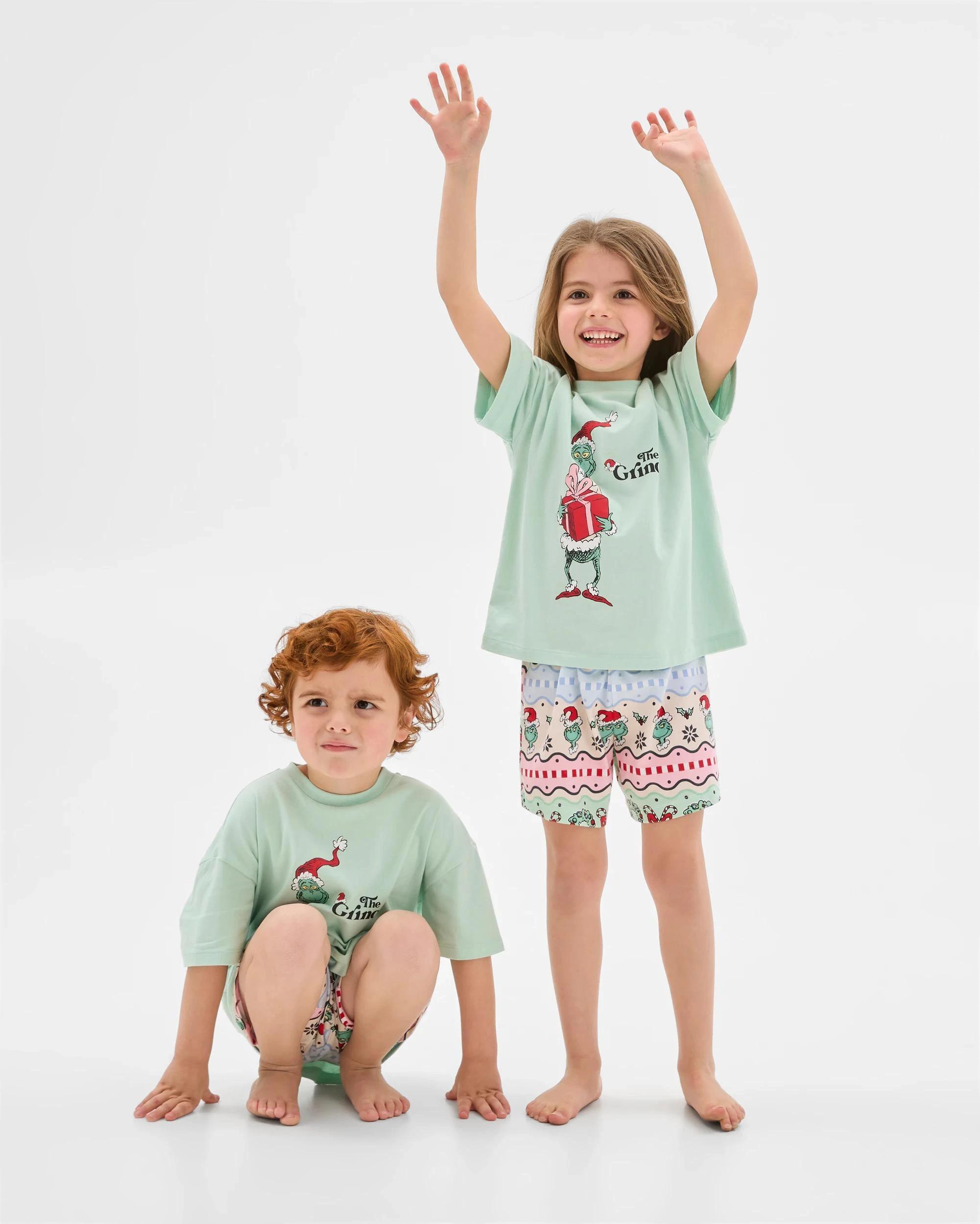 2 The Grinch Family Matching Christmas Grinch Younger Kids Cotton Pyjama Set 08 GRINCH, 2 of 7