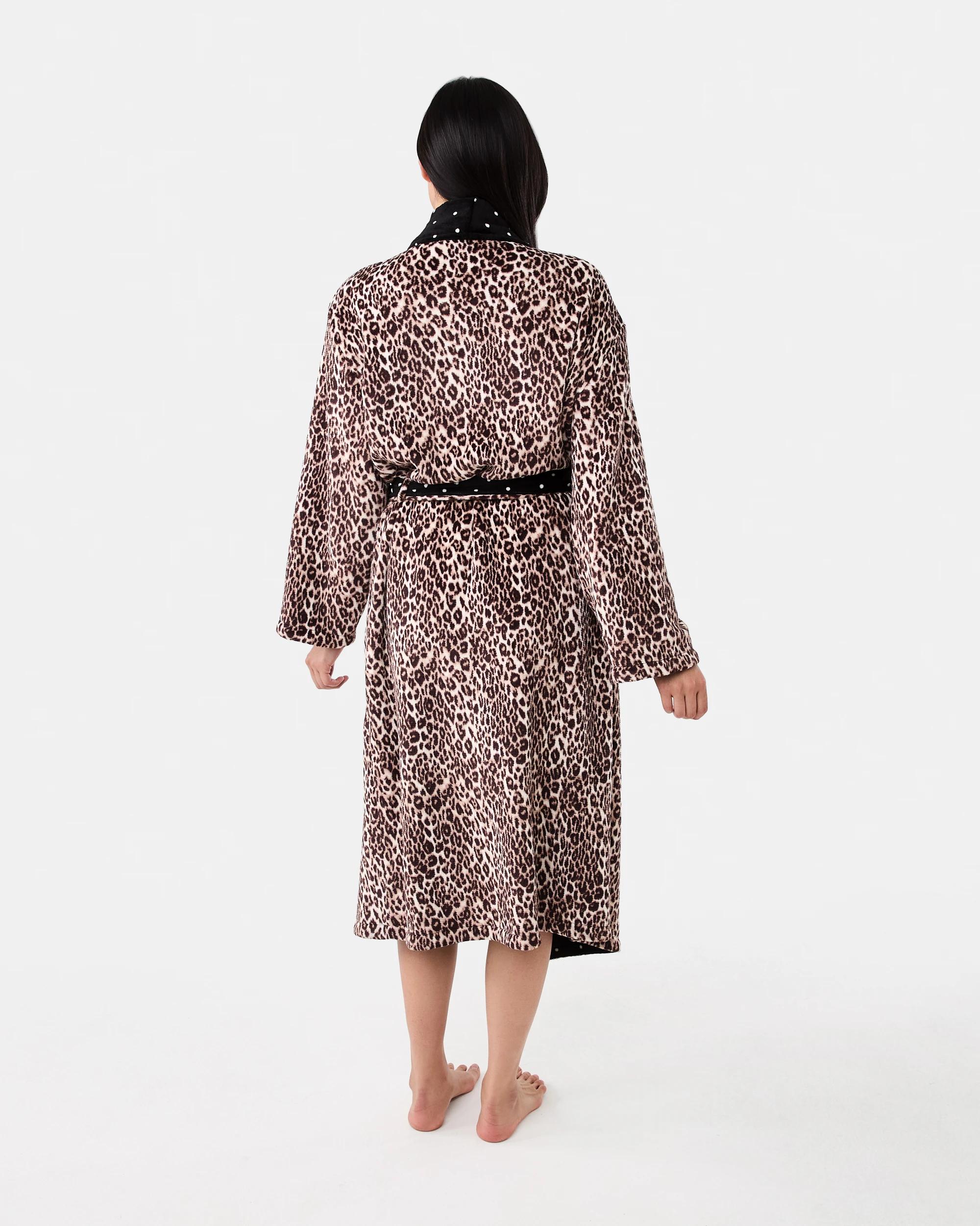 4 Reversible Printed Gown Leo Spot, 4 of 9