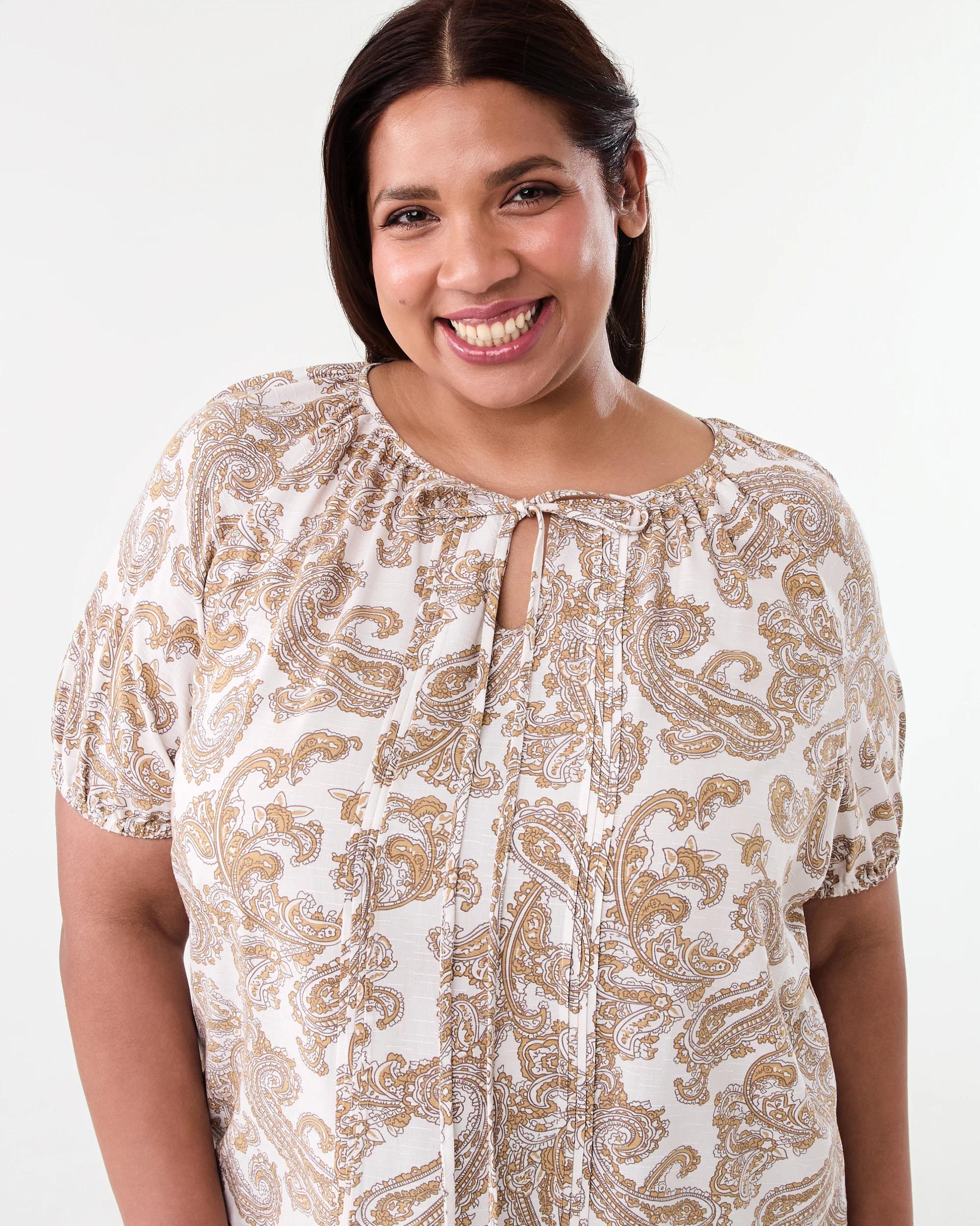 4 Curve Short Sleeve Pintuck Tie Front Top Bge Pais, 4 of 5