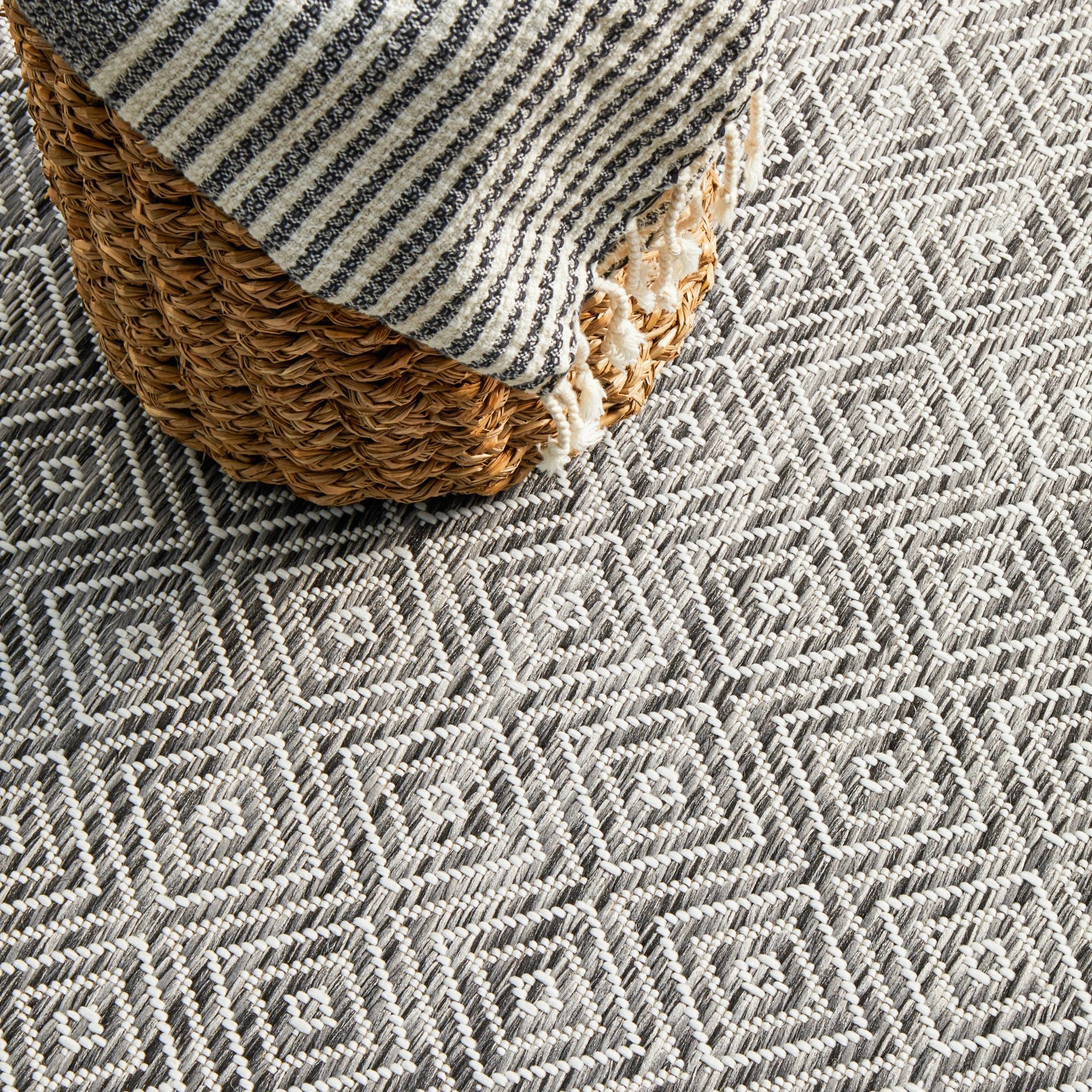 8 Common Ground Rugs Portico 5500 230x160cm - Medium Outdoor Rug - Grey, 8 of 9