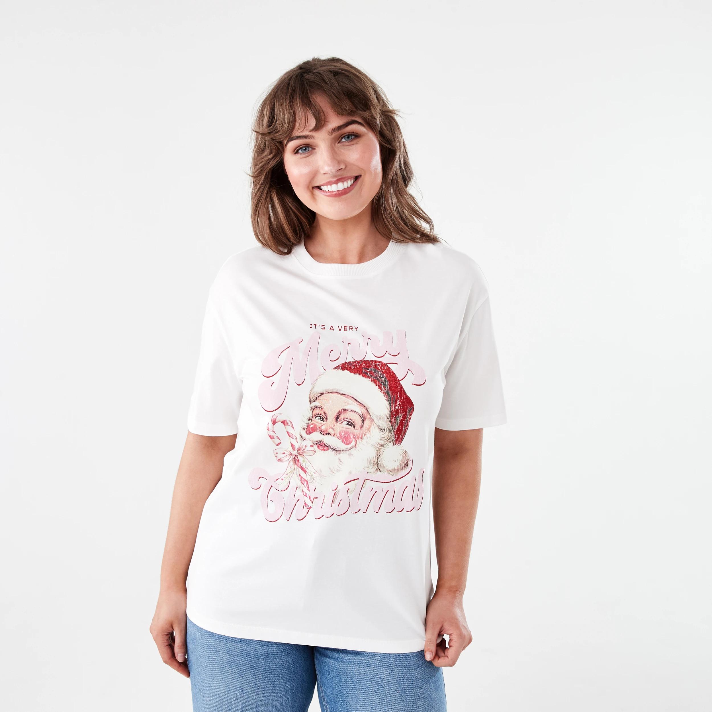 1 Short Sleeve Christmas Oversized Boyfriend T-shirt Very Merry, 1 of 5