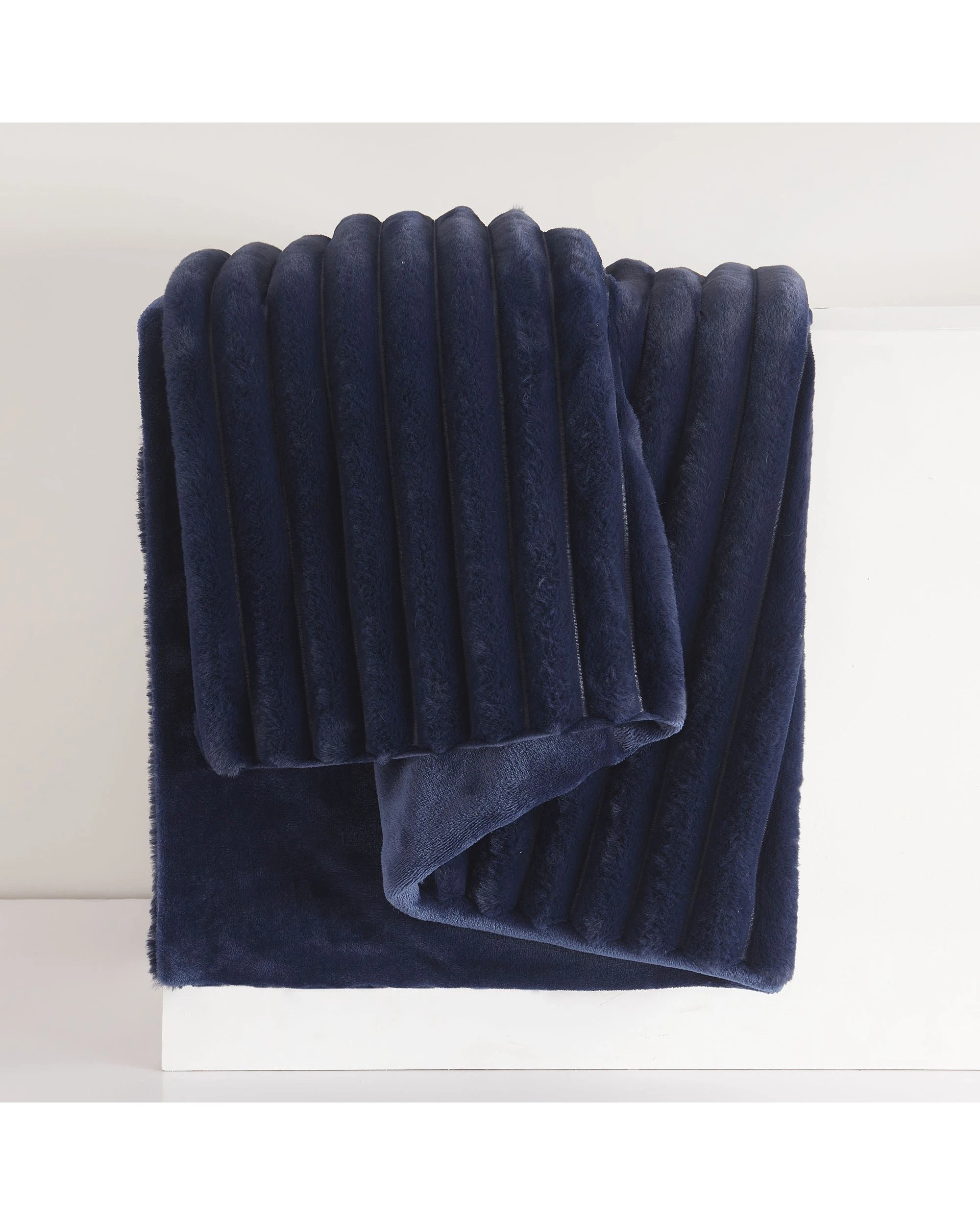 2 Dreamaker Chunky Embossed Fleece Throw 130x170cm - Midnight Blue, 2 of 5
