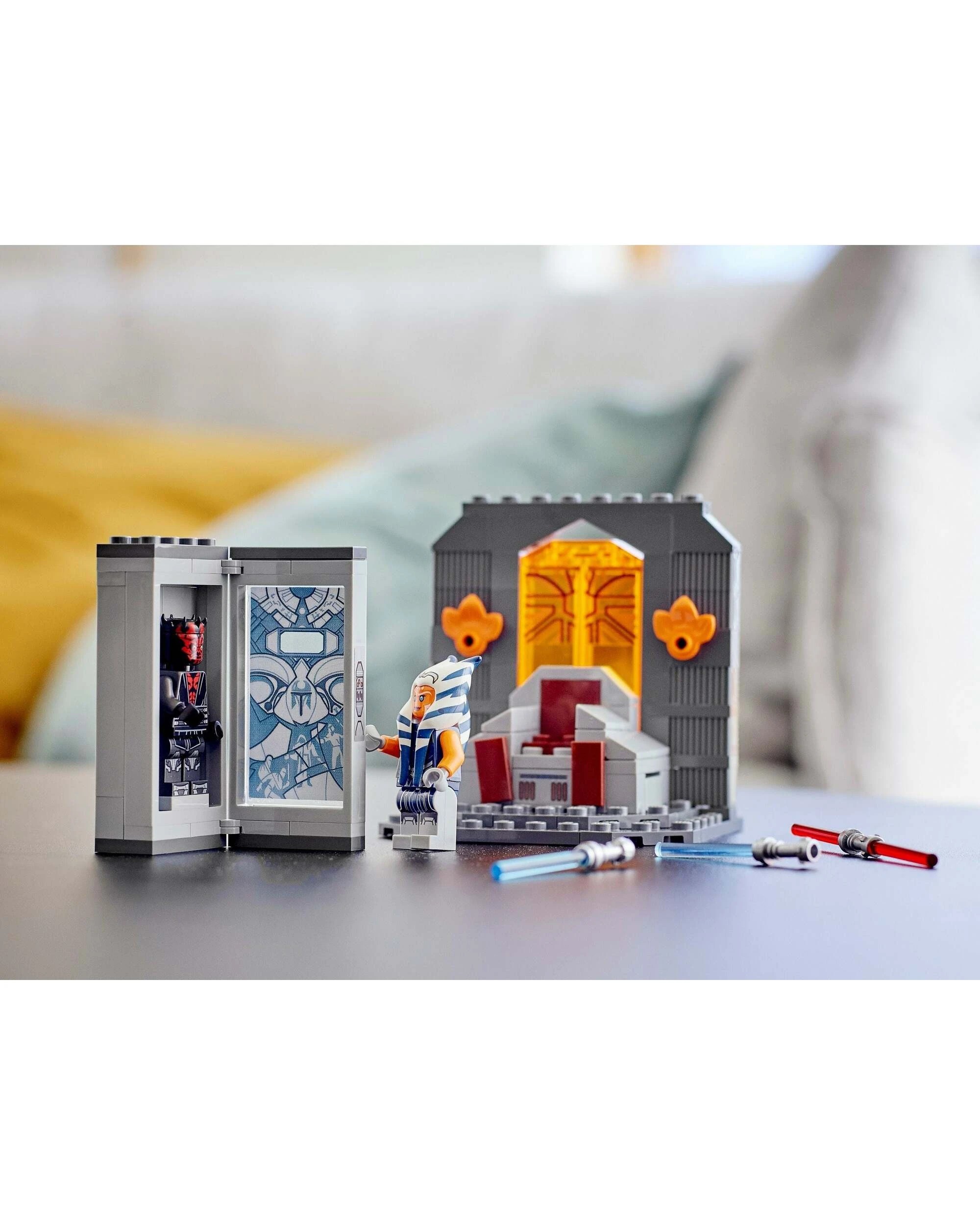 4 LEGO 75310 Duel on Mandalore: Ahsoka vs. Maul, 4 of 5