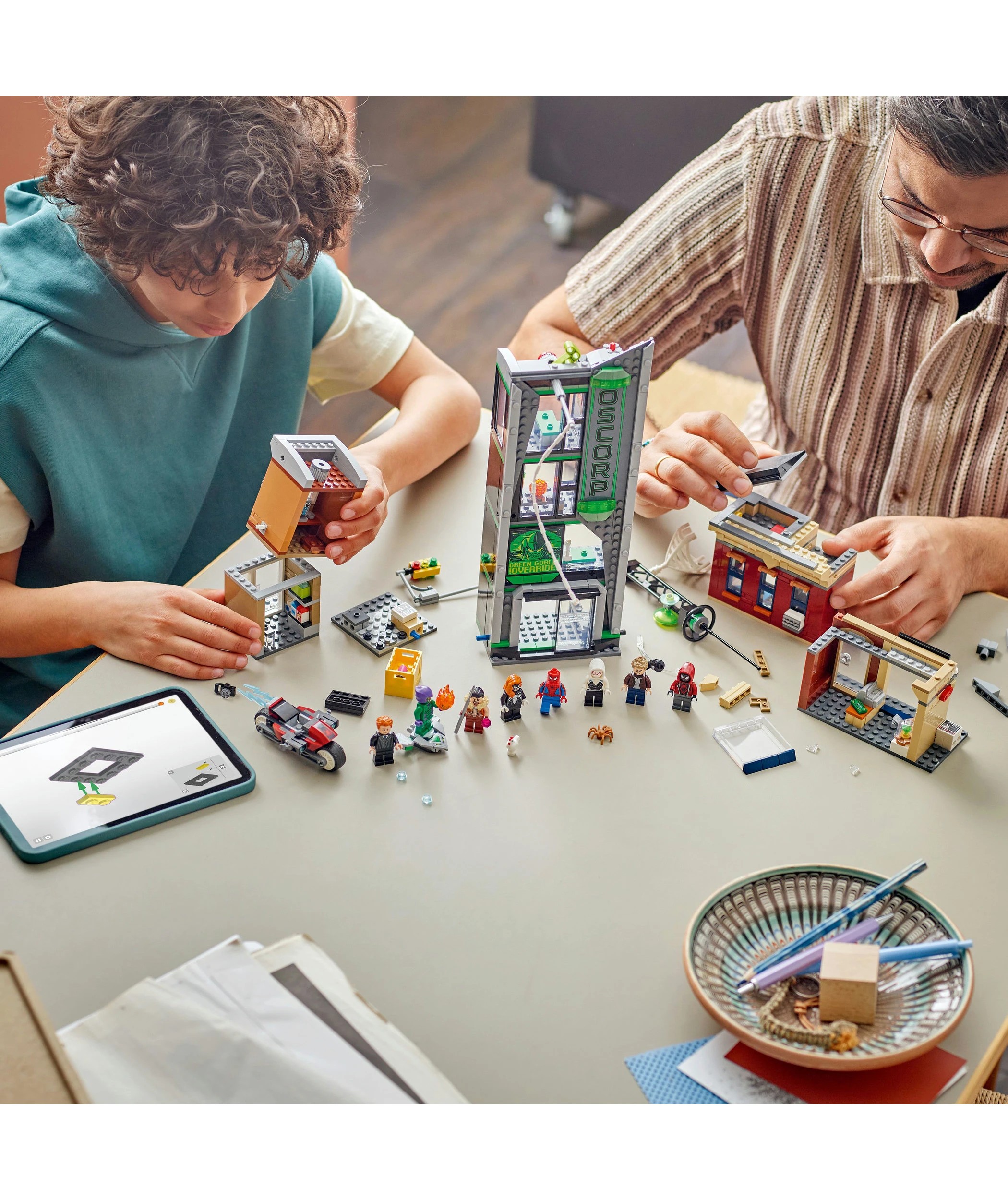 8 LEGO Marvel Super Heroes Spider-Man vs. Oscorp 76324, 8 of 10