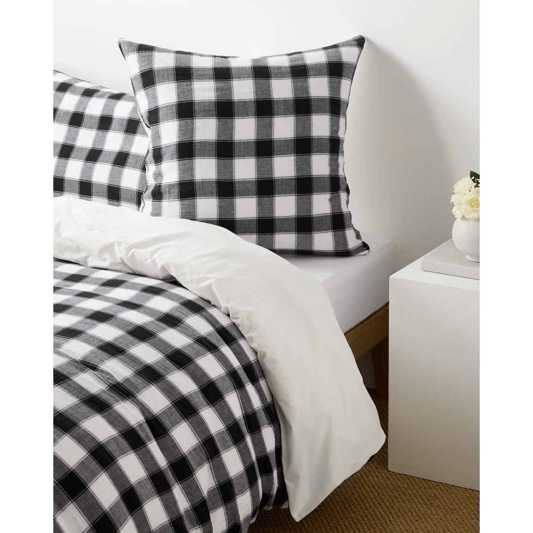1 Target Cameron Muslin European Pillowcase
 - Queen Bed
 - Black, 1 of 2