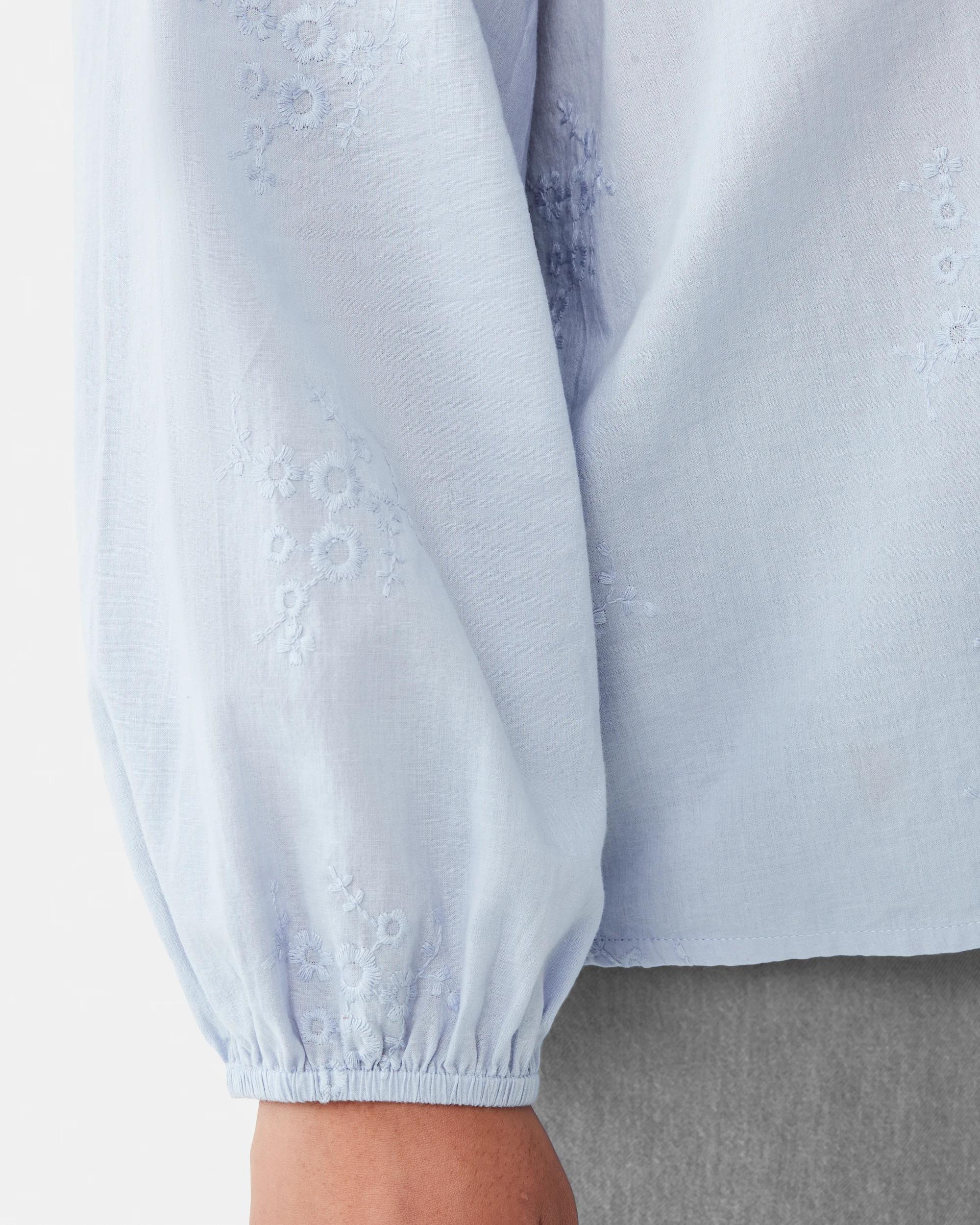 6 Curve Embroidered Woven Top Blizzard, 6 of 6