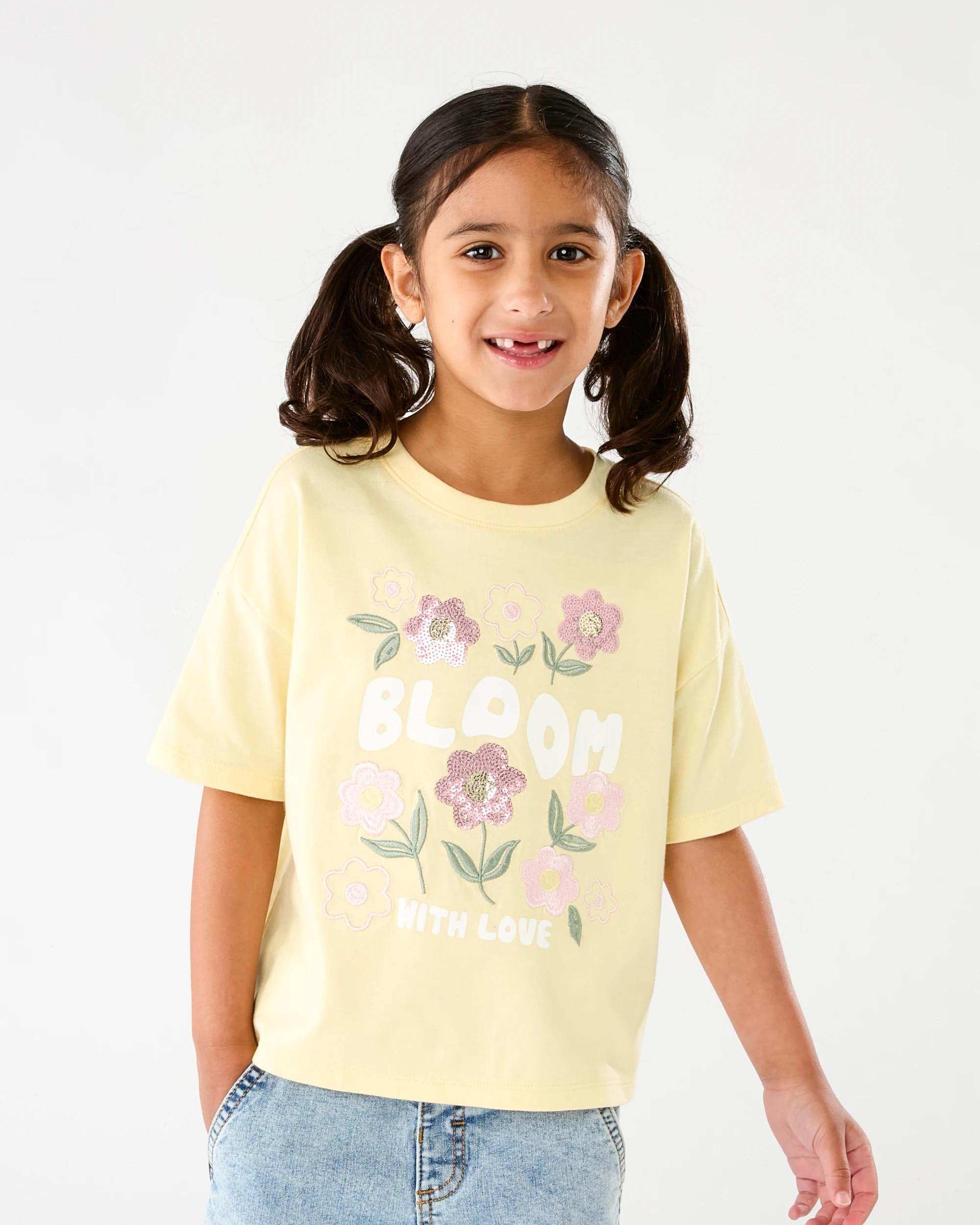1 Short Sleeve Oversized Embroidered T-shirt Ylw Flwrs, 1 of 5
