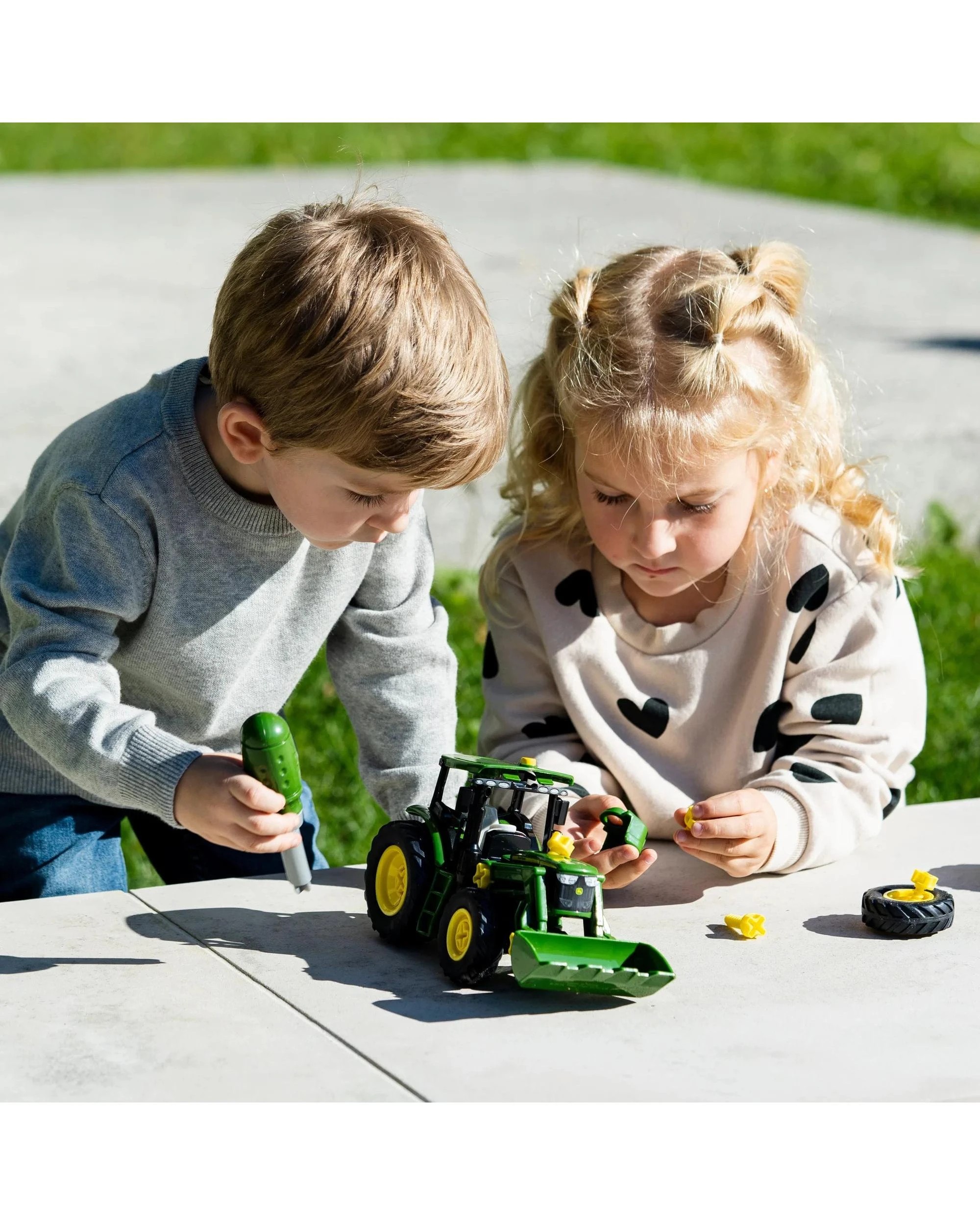 6 John Deere 6215R Buildable Tractor with Front Loader and Weight 1:24 Scale Vehicle, 6 of 6