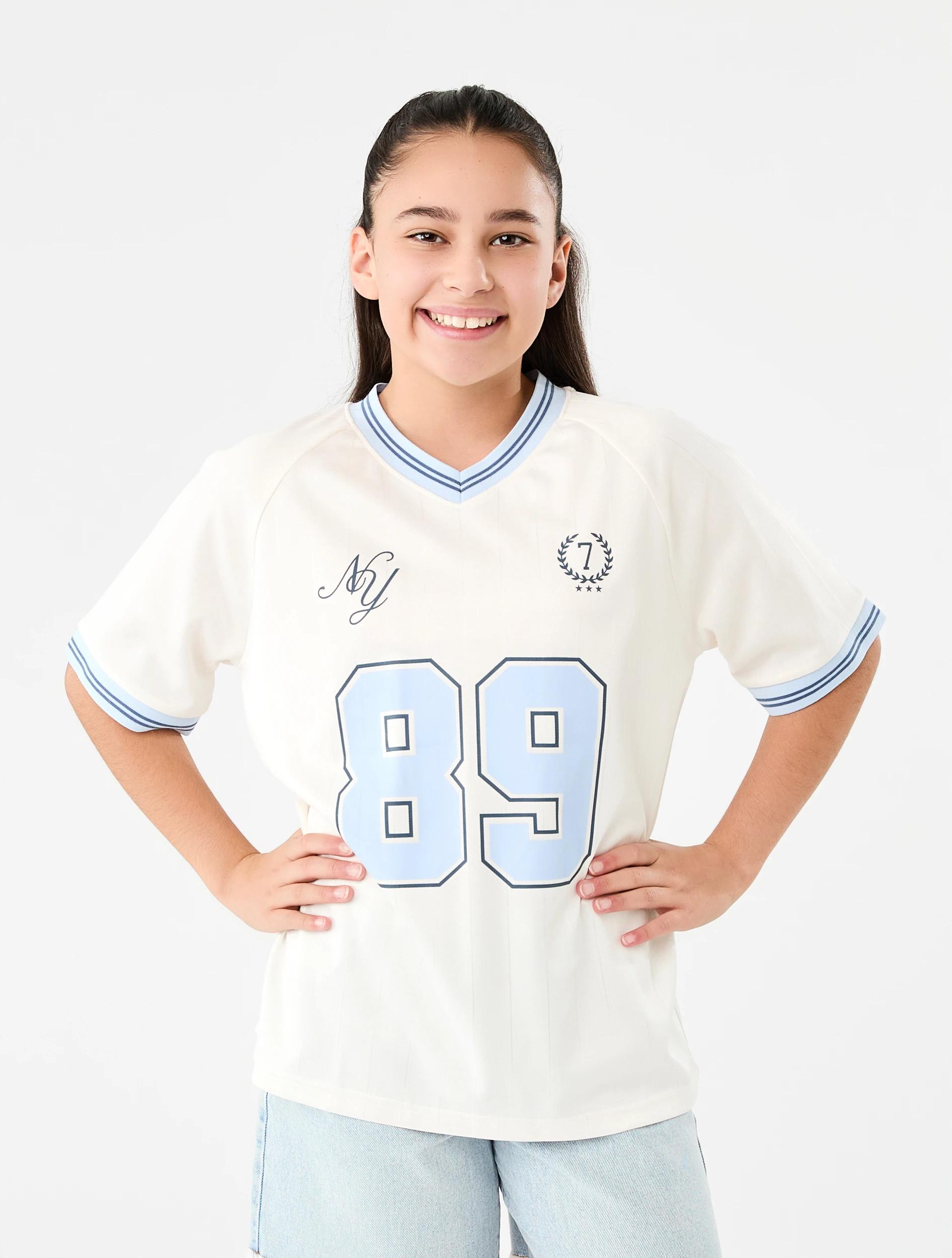 1 V-Neck Oversized T-shirt Bge Typo, 1 of 8