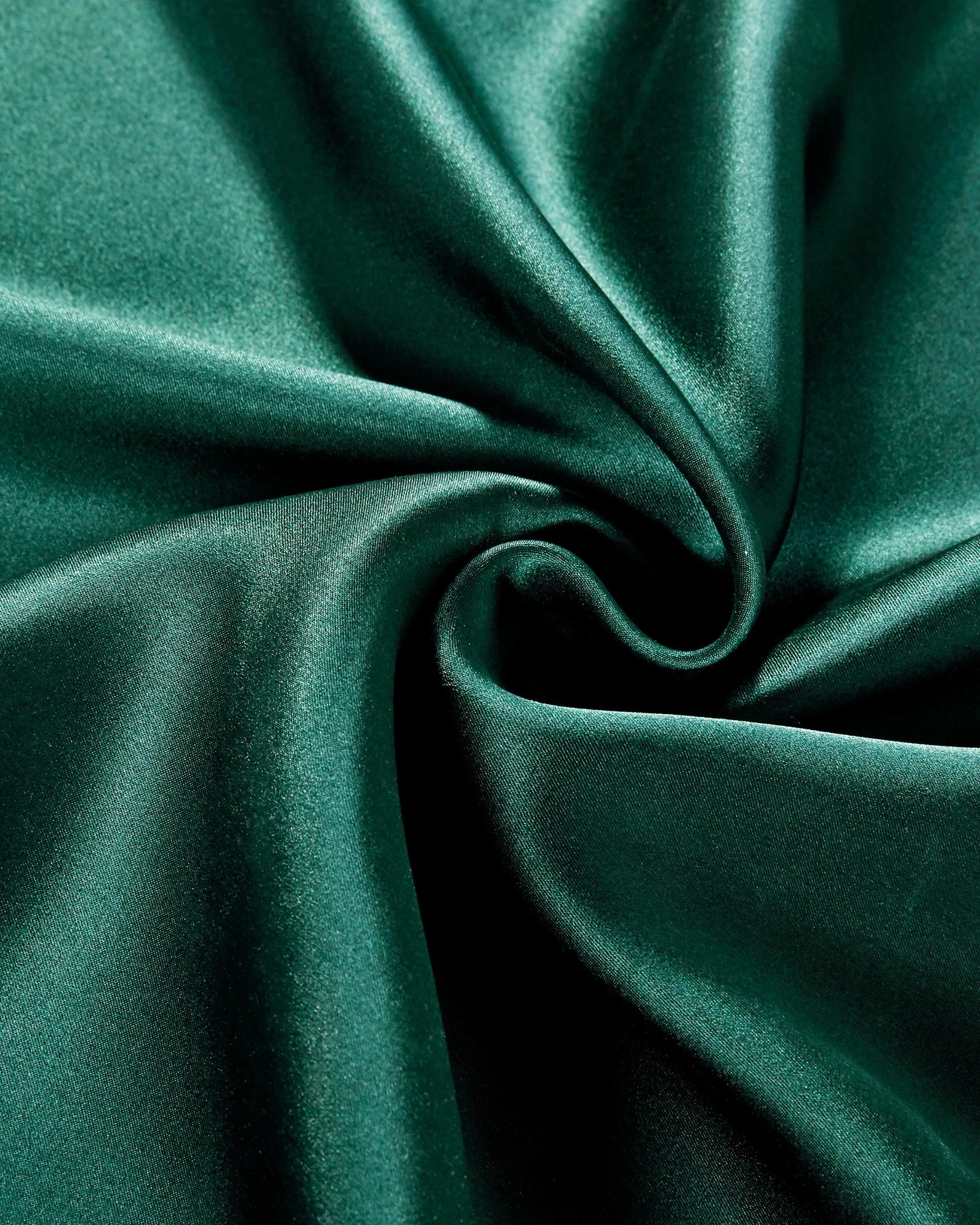 2 Gioia Casa 2-Pack Mulberry Silk Pillowcases Soft Hypoallergenic - Emerald Green, 2 of 3