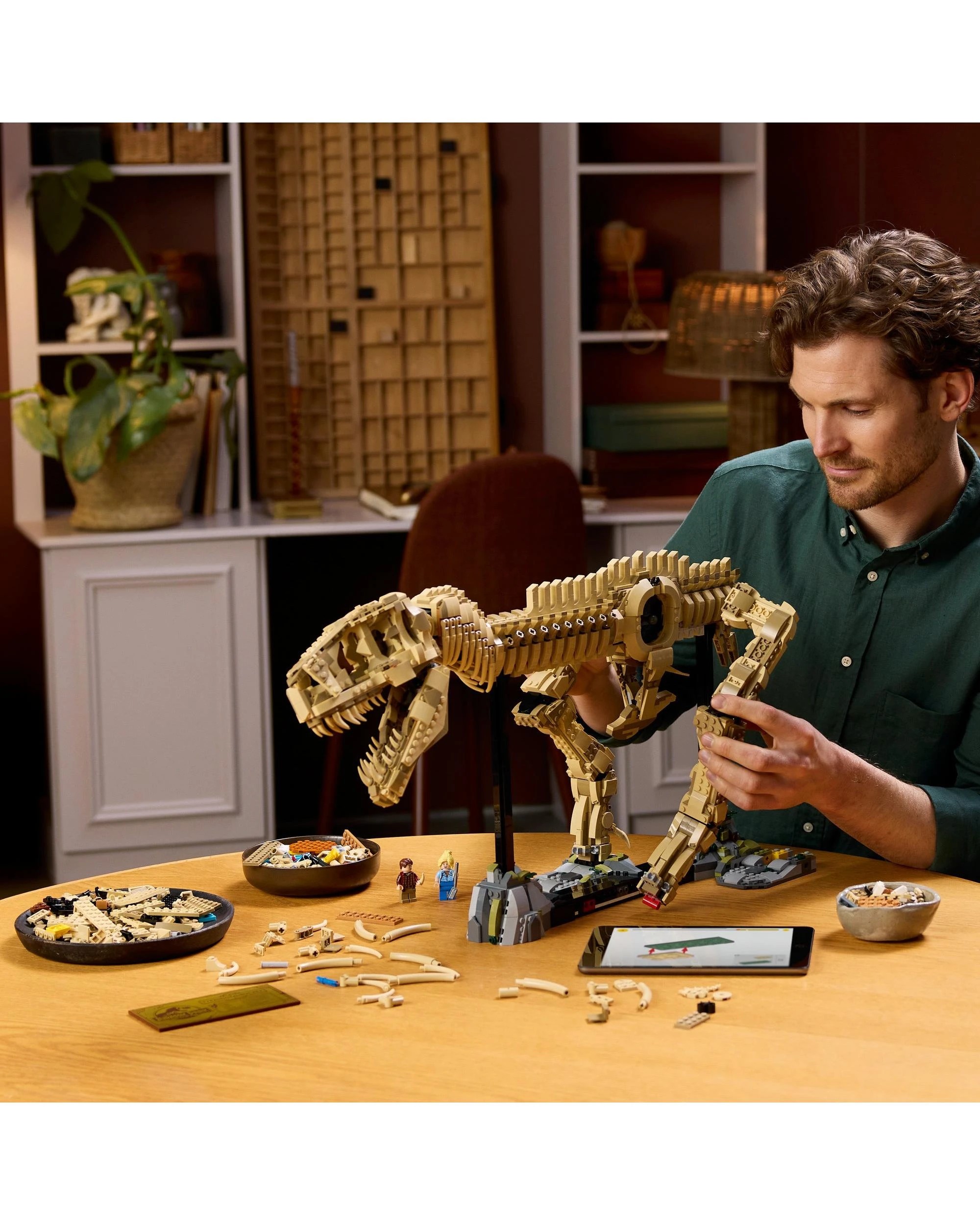 4 LEGO Jurassic World Dinosaur Fossils: Tyrannosaurus Rex - 76968, 4 of 10