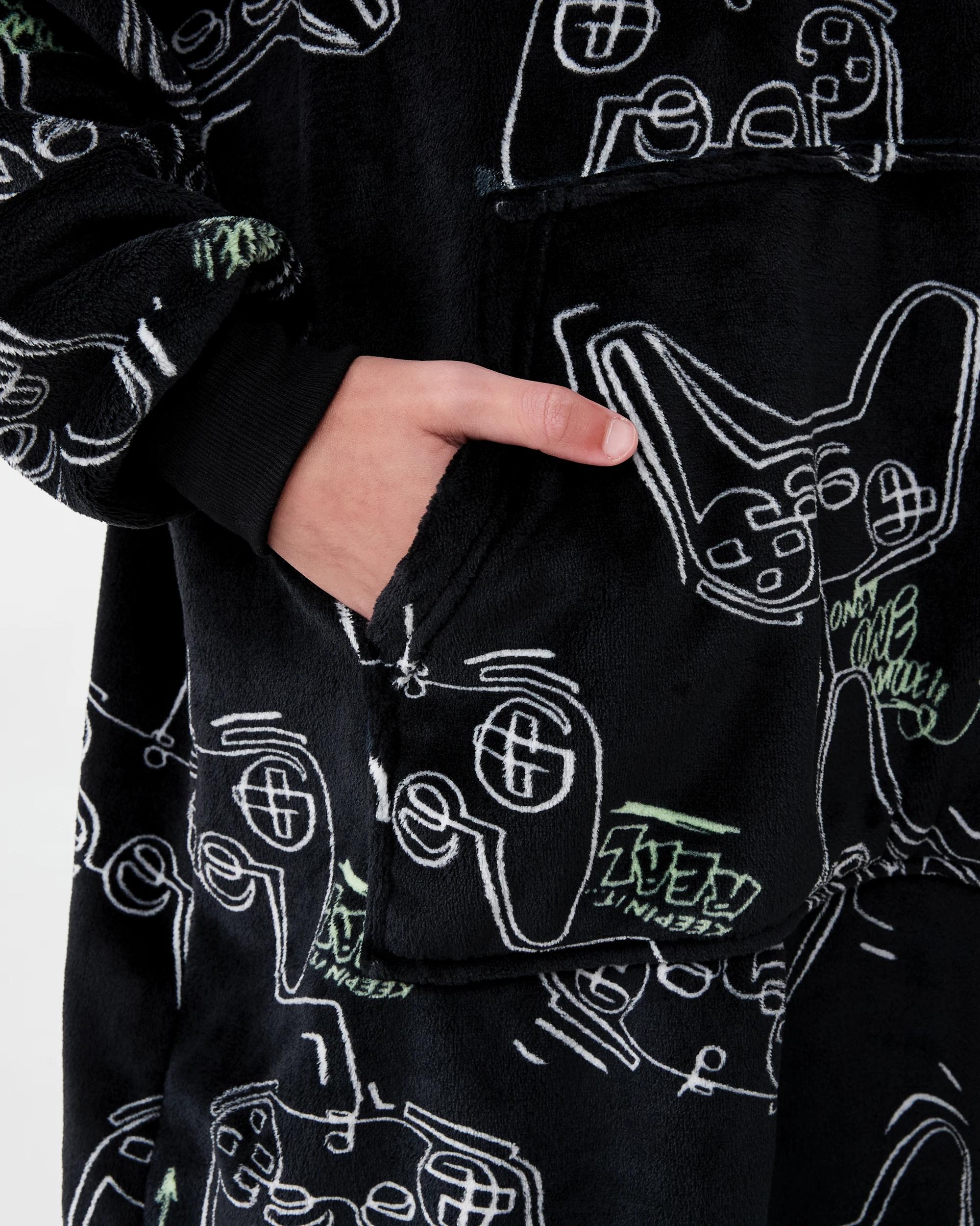 5 Pull Over Gown Blk Cntrls, 5 of 7