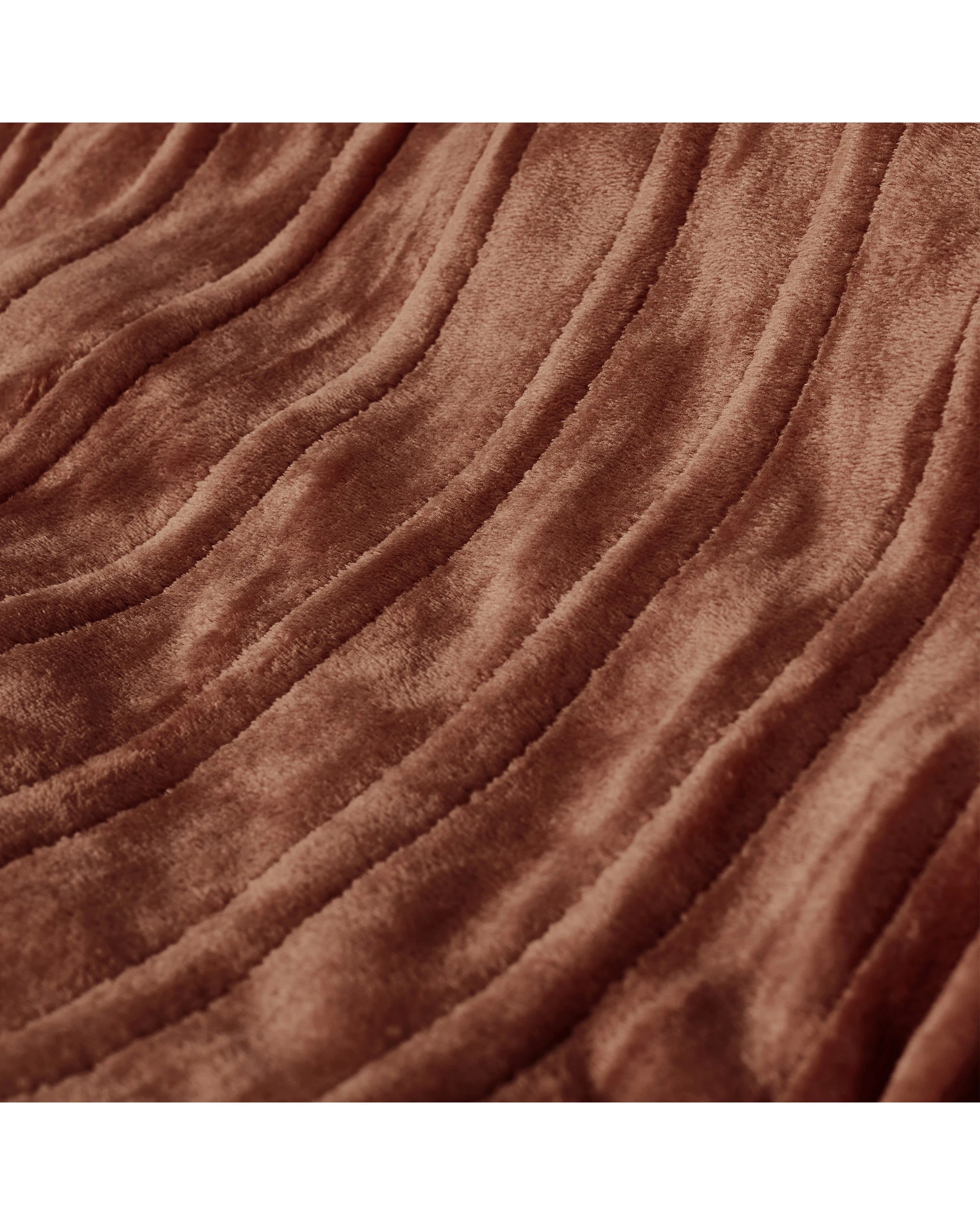 5 Dreamaker Cirra Chunky Embossed Fleece Heated Throw 130x160cm - Rust, 5 of 10