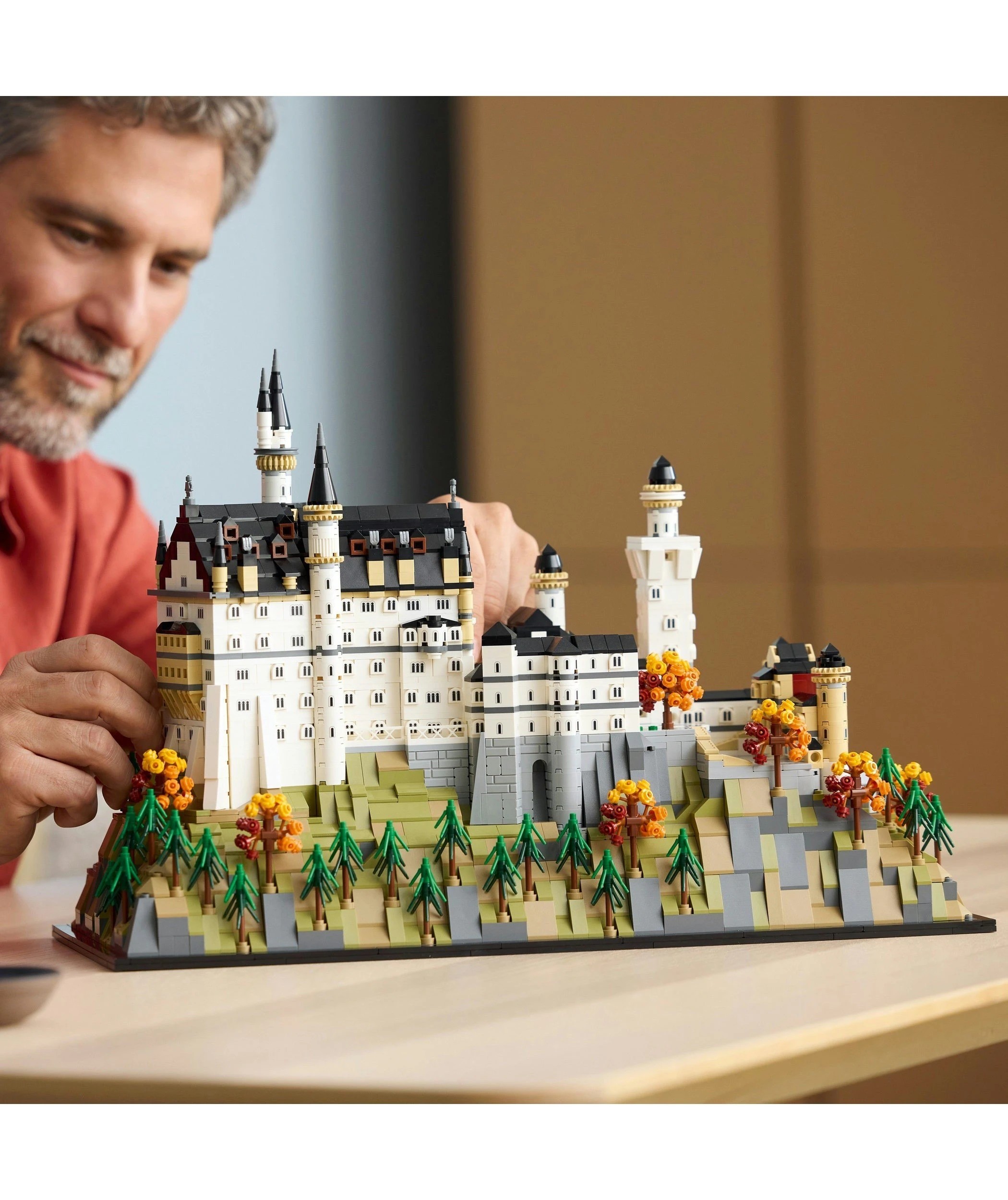 9 LEGO Architecture Neuschwanstein Castle 21063, 9 of 10