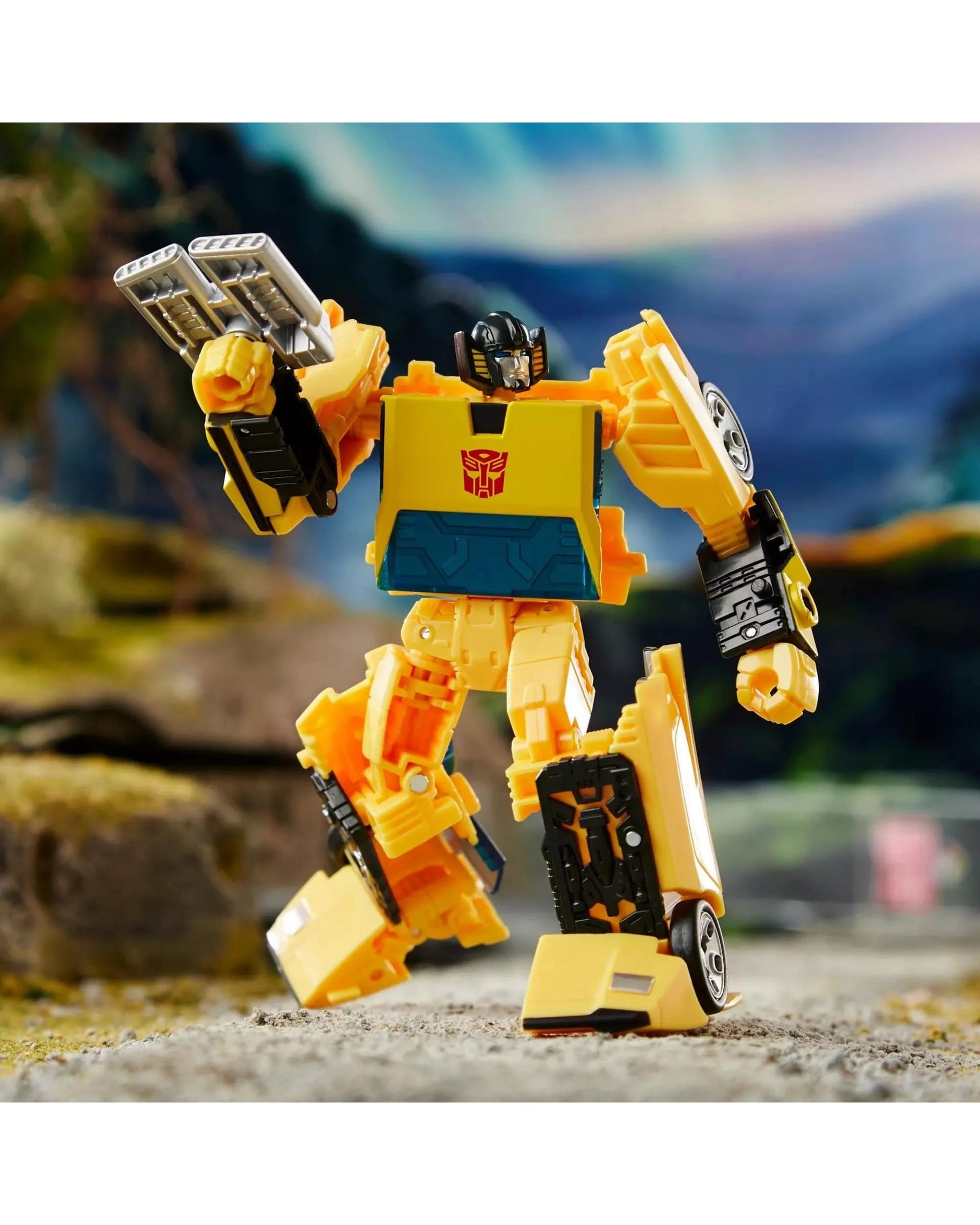 3 Transformers Generations War for Cybertron: Earthrise Deluxe Class WFC-E36 Sunstreaker, 3 of 7
