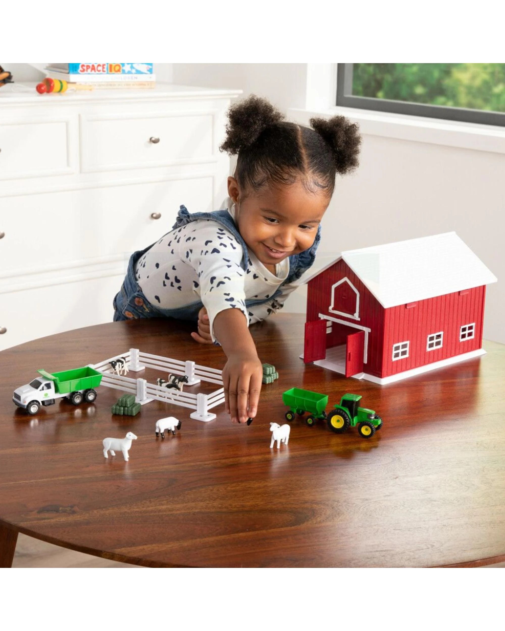 3 John Deere 1:64 Scale Red Barn Playset, 3 of 4