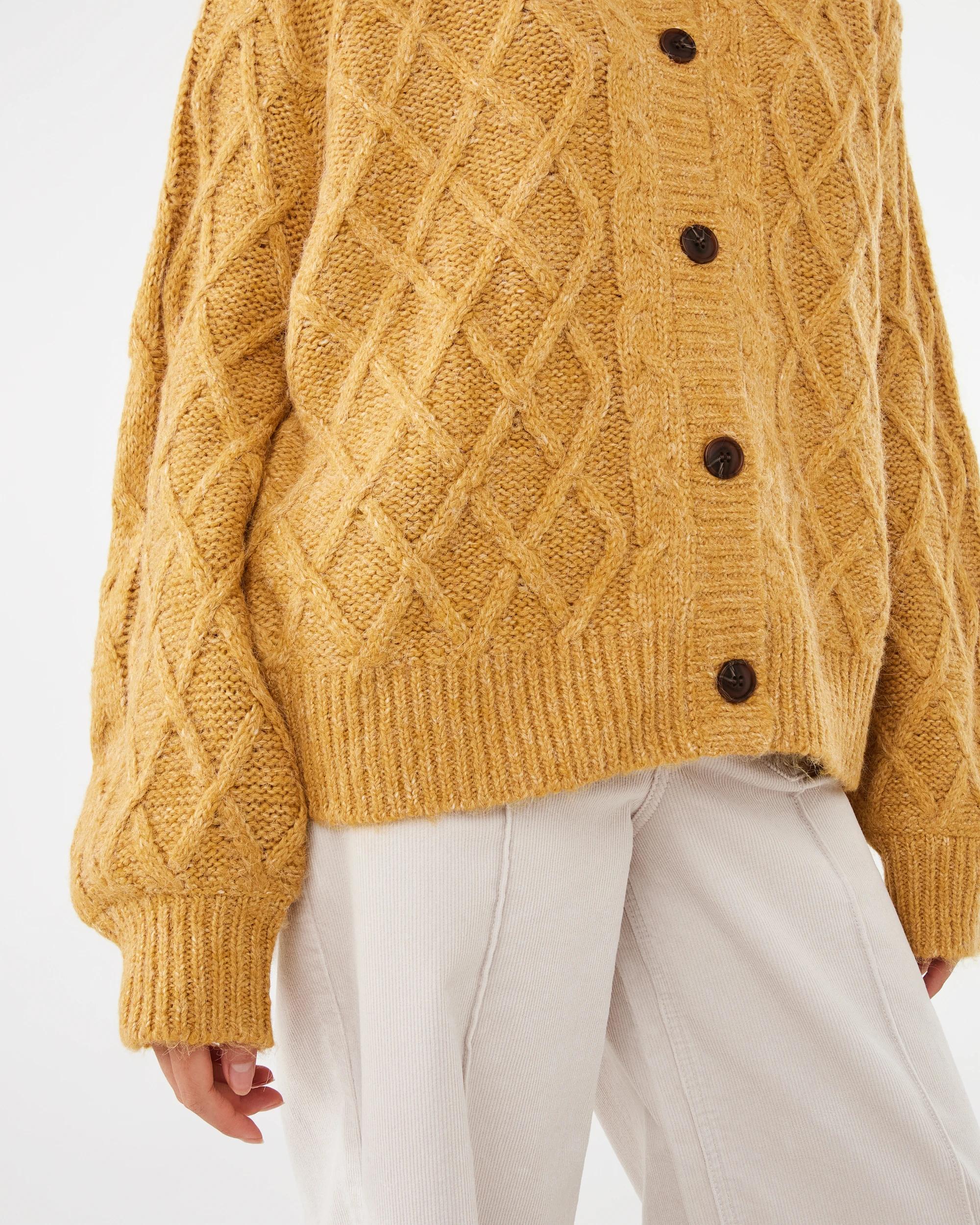 7 Cable Cardigan Yllw Brass, 7 of 7