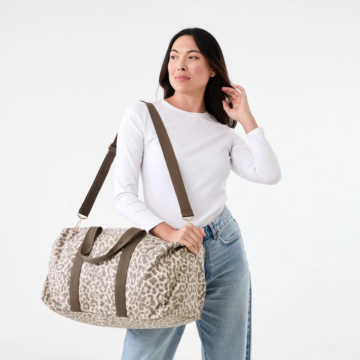 5 Canvas Weekender Bag Leopard, 5 of 6