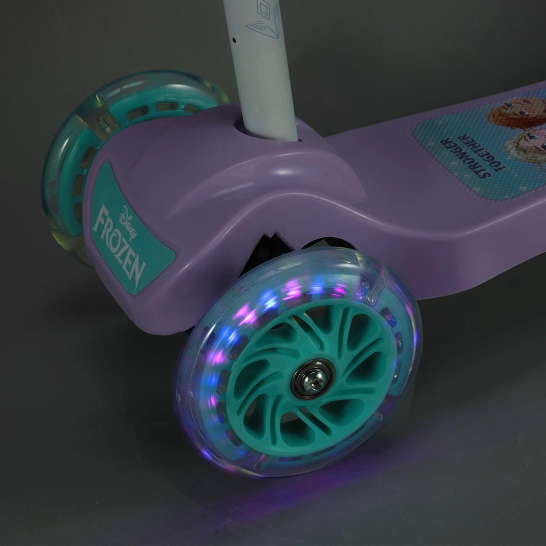 7 Disney Frozen Tilt and Turn Scooter, 7 of 8