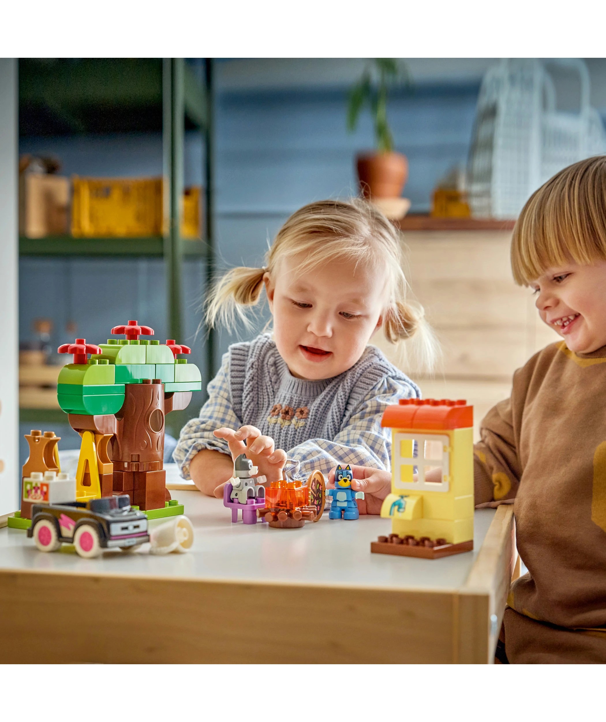 8 LEGO DUPLO Bluey Pizza Girls with Muffin and Bluey 10469, 8 of 10