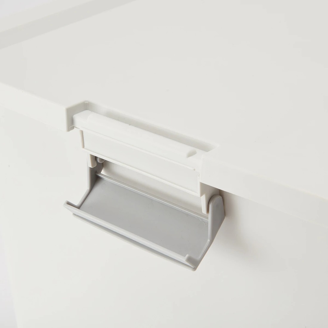 8 90L Storage Tub with Window, 8 of 10