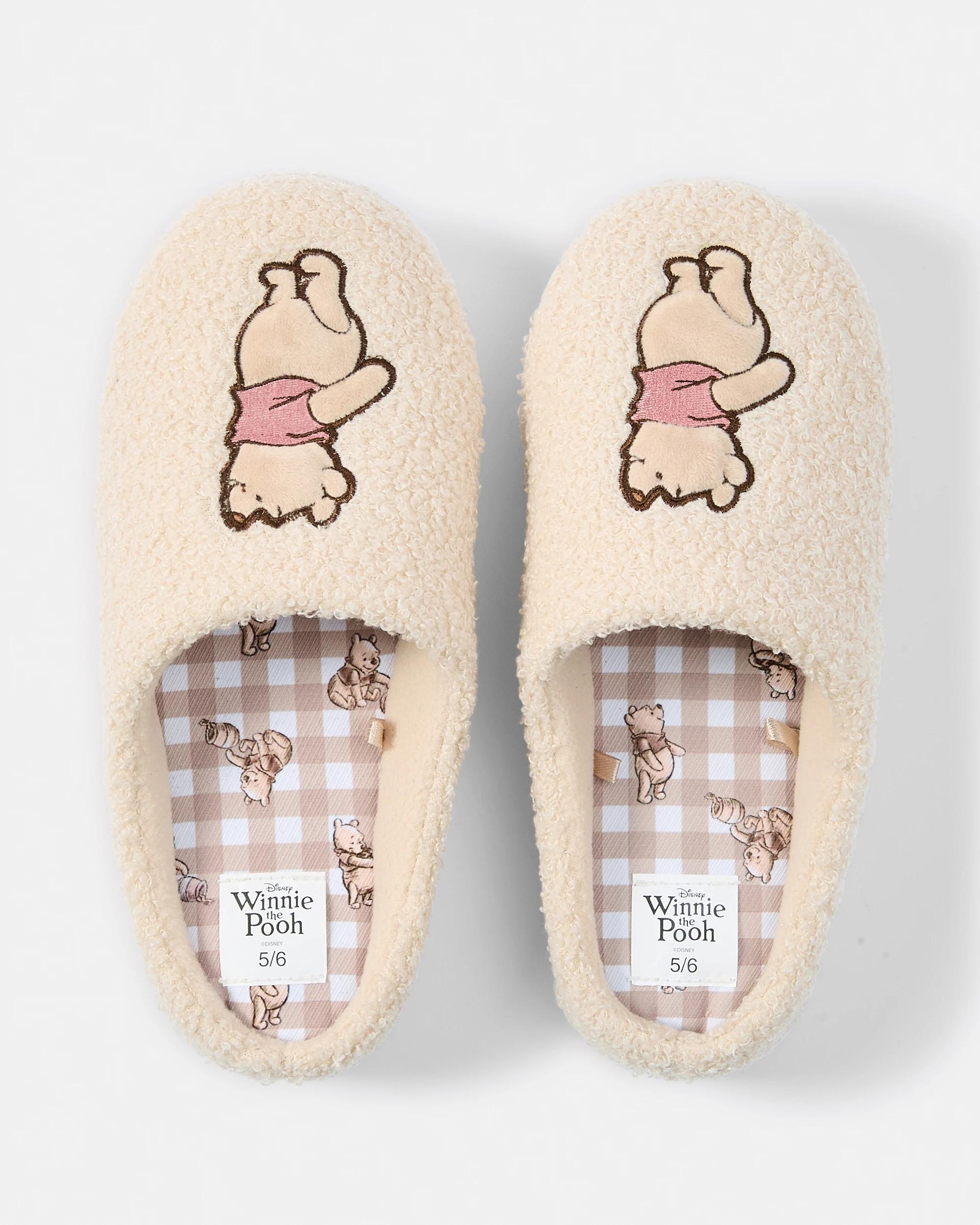 2 Winnie the Pooh License Scuffs Sand, 2 of 3