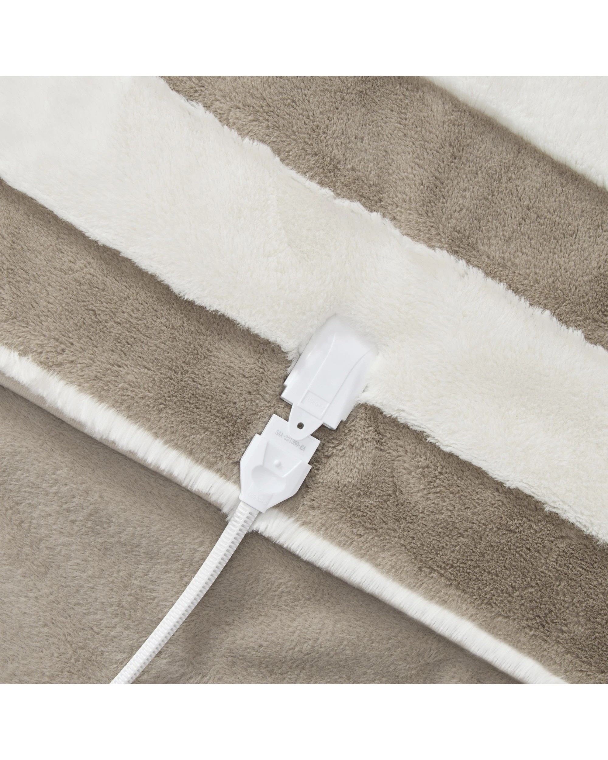 6 Dreamaker Denver Carved Stripe Faux Fur Heated Throw 180x200cm - Natural, 6 of 9