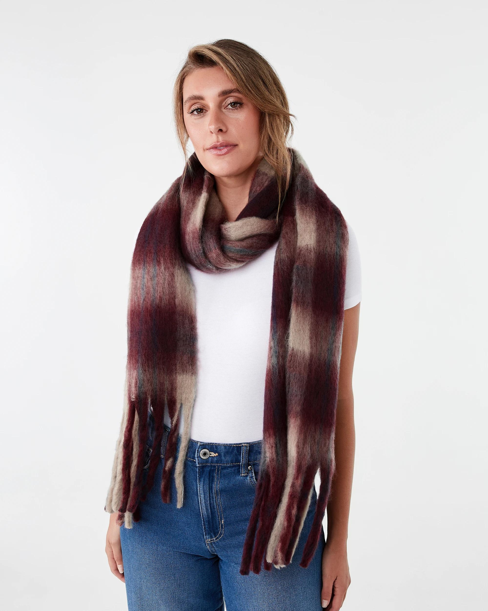 3 Printed Fluffy Scarf Burg Plaid, 3 of 3