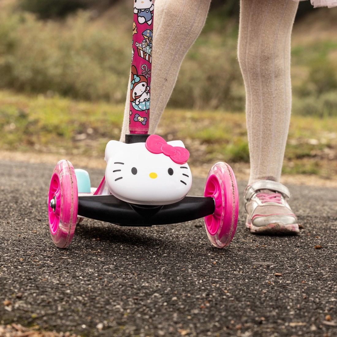 4 Hello Kitty and Friends Light & Sound Tri Scooter, 4 of 7