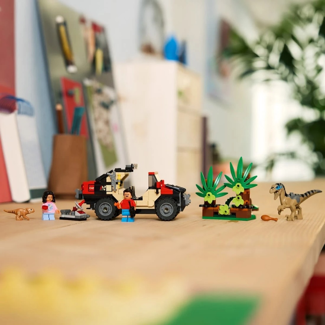 9 LEGO Jurassic World Raptor Off-Road Escape 76972, 9 of 11