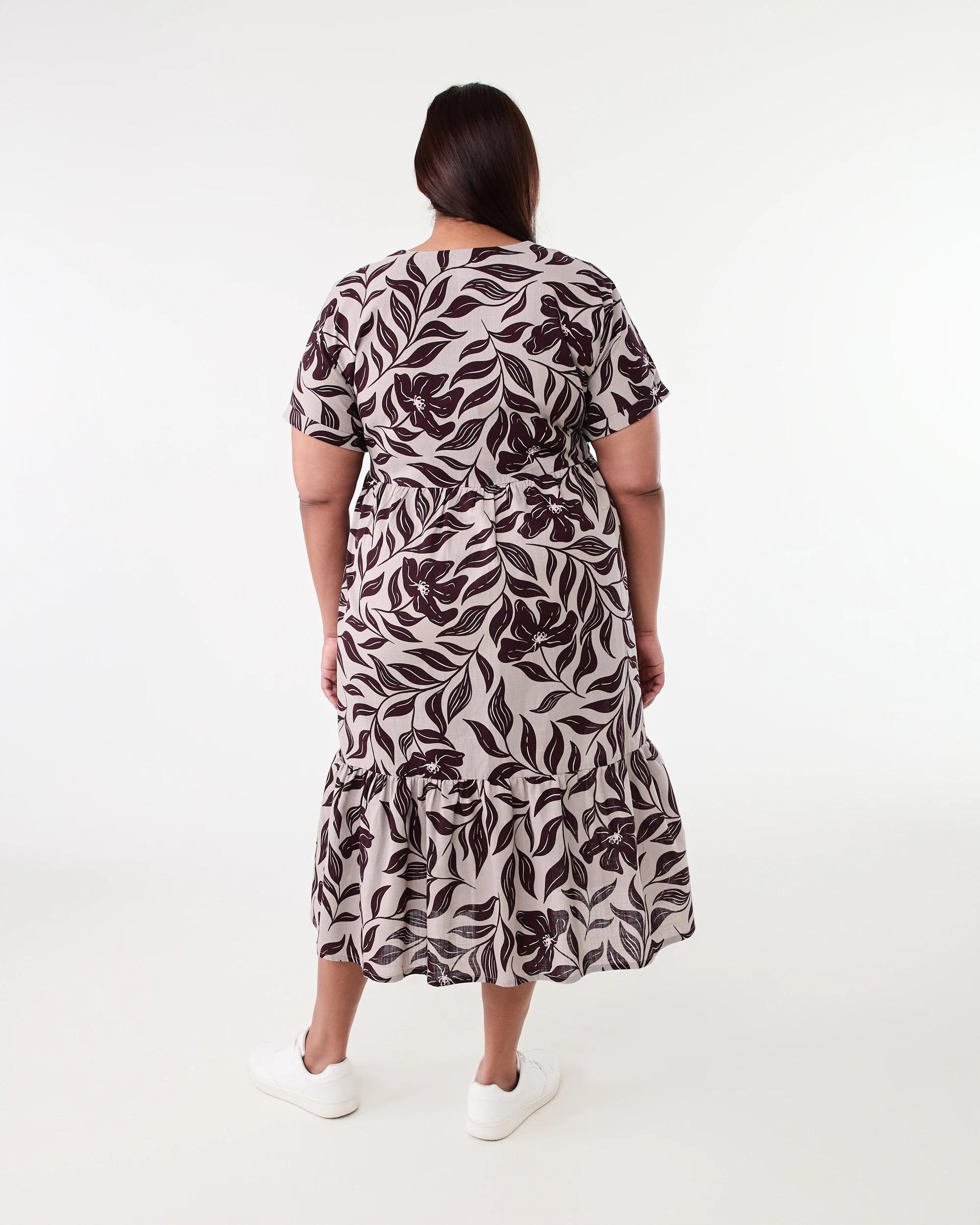 3 Curve Short Sleeve Tiered Midi Dress Flrl Mid, 3 of 7