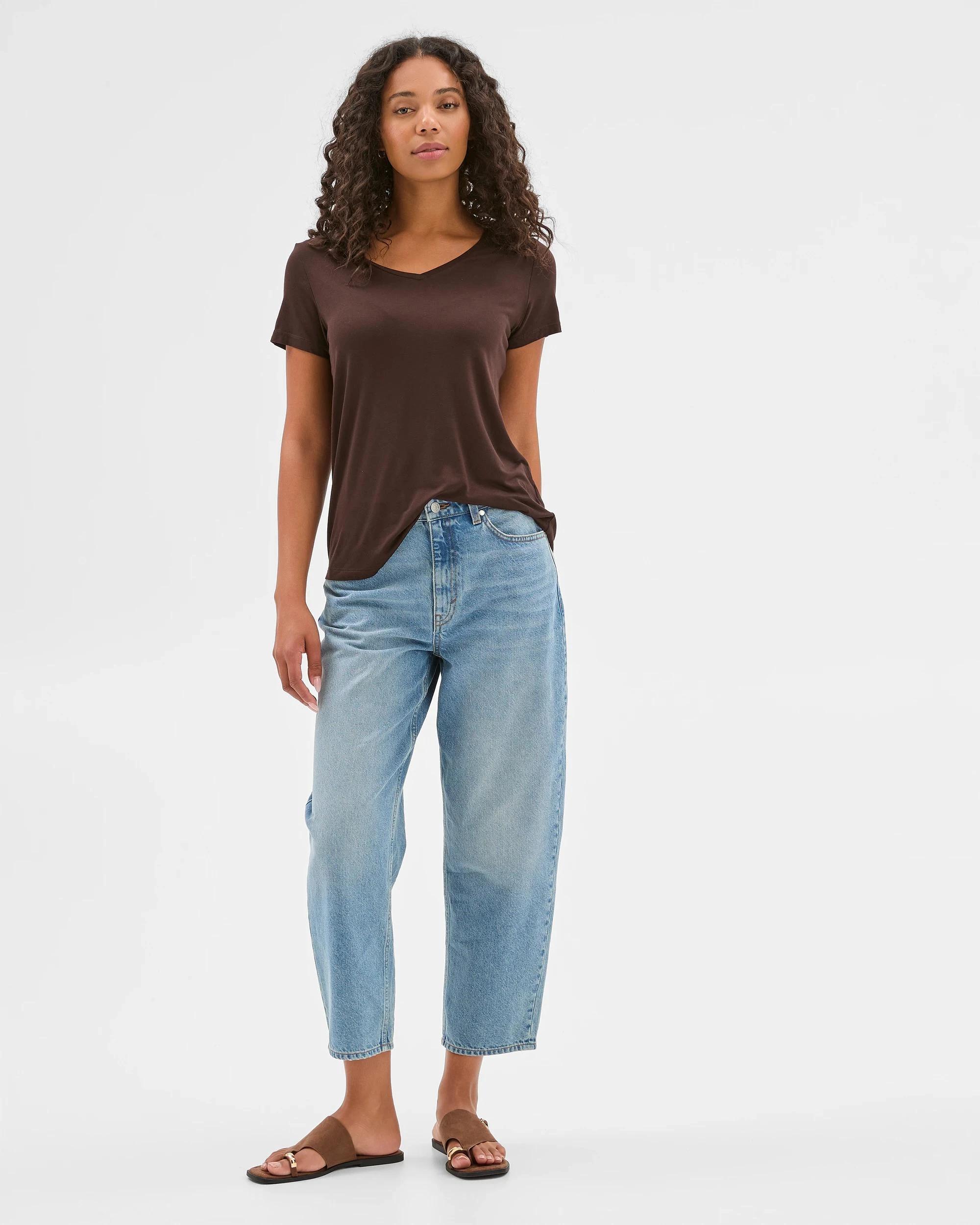 1 Target V-Neck T-Shirt BRUNETTE, 1 of 5