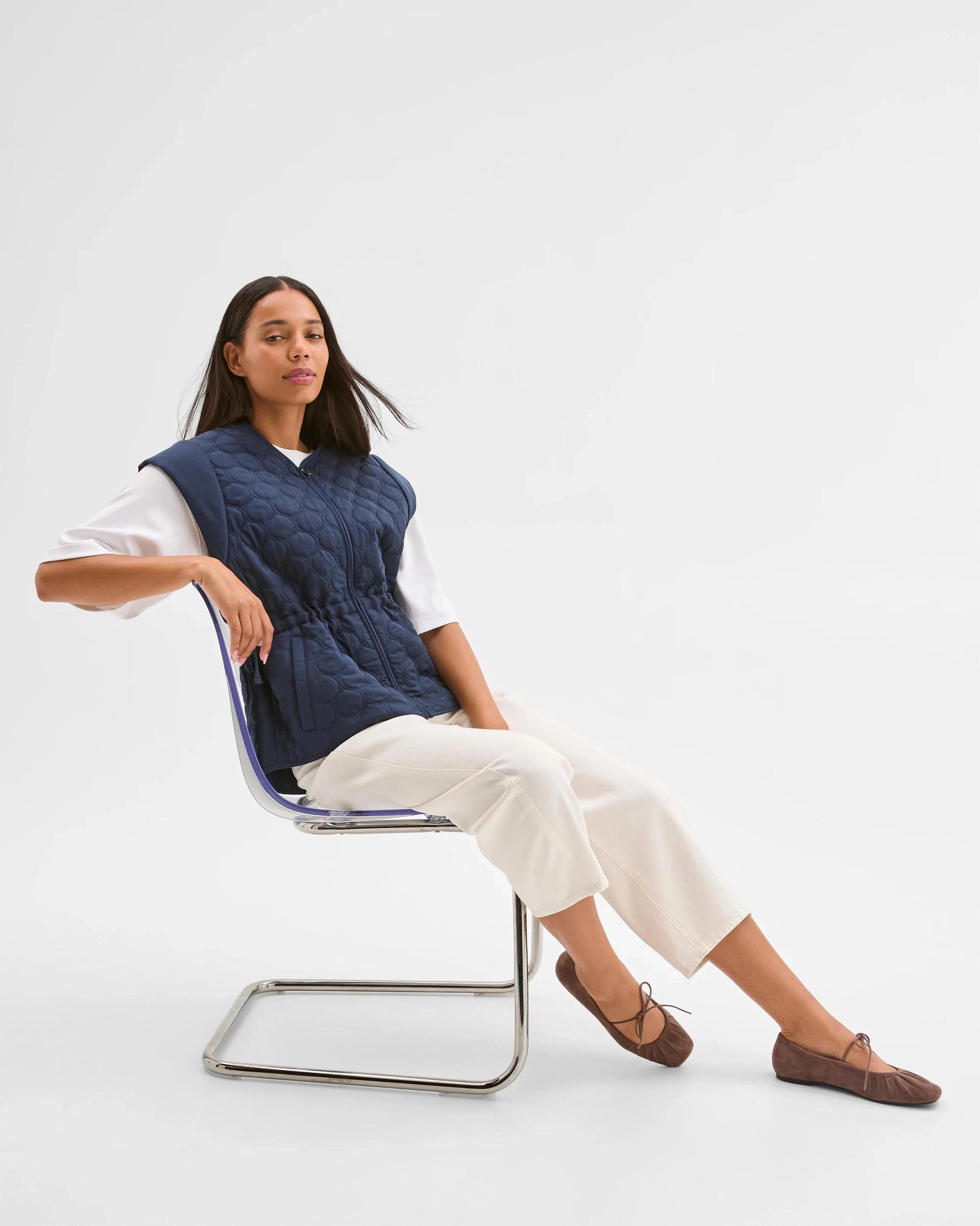 8 Target Woman Sleeveless Zip Through Front Quilted Vest NAVY BLUE, 8 of 10