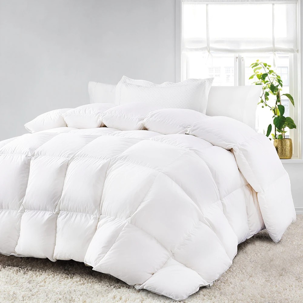 1 Luxor 800GSM Ultra Warm Microfibre Quilt - King Bed, 1 of 1
