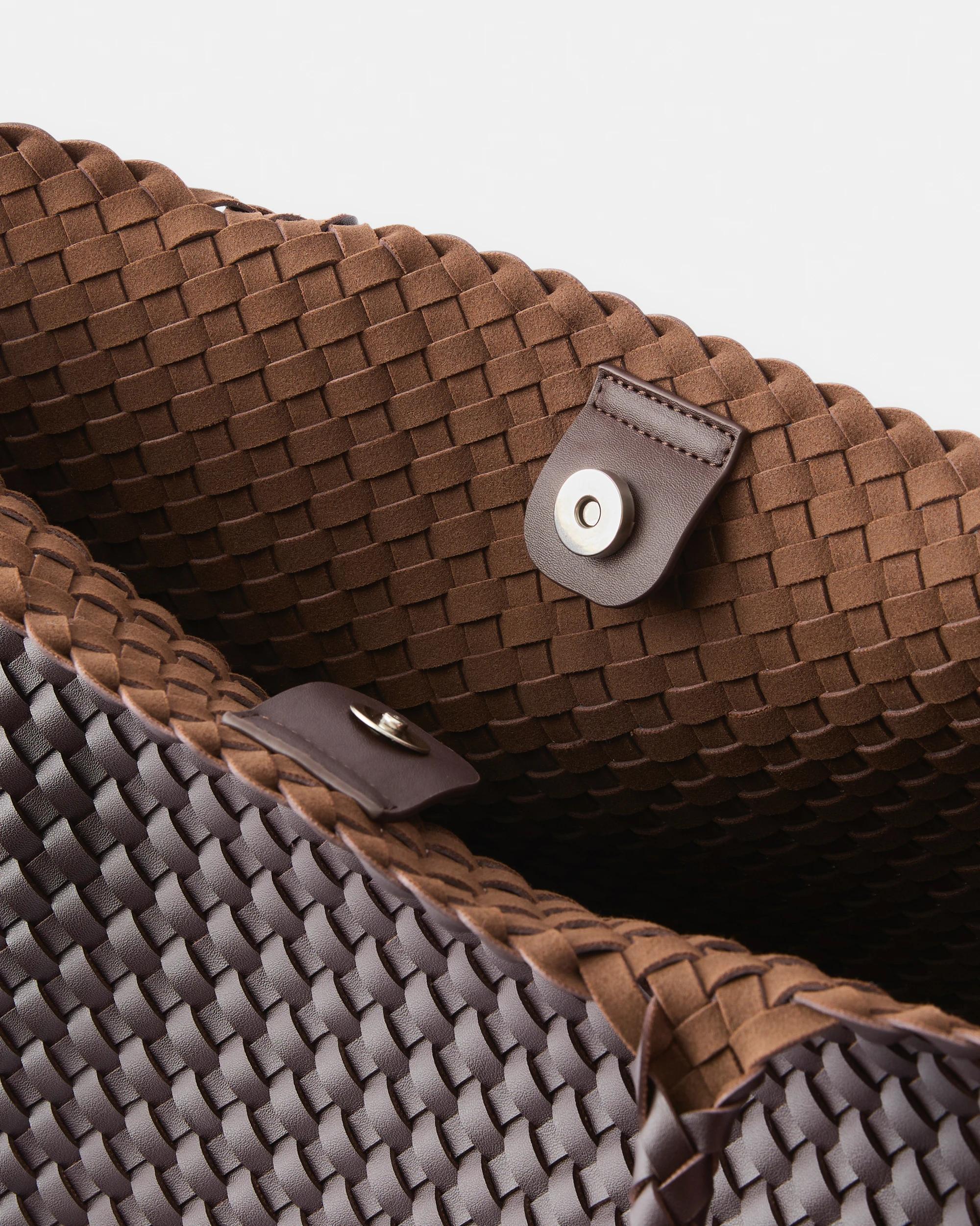 4 True Weave Tote Bag Deep Fudge, 4 of 5