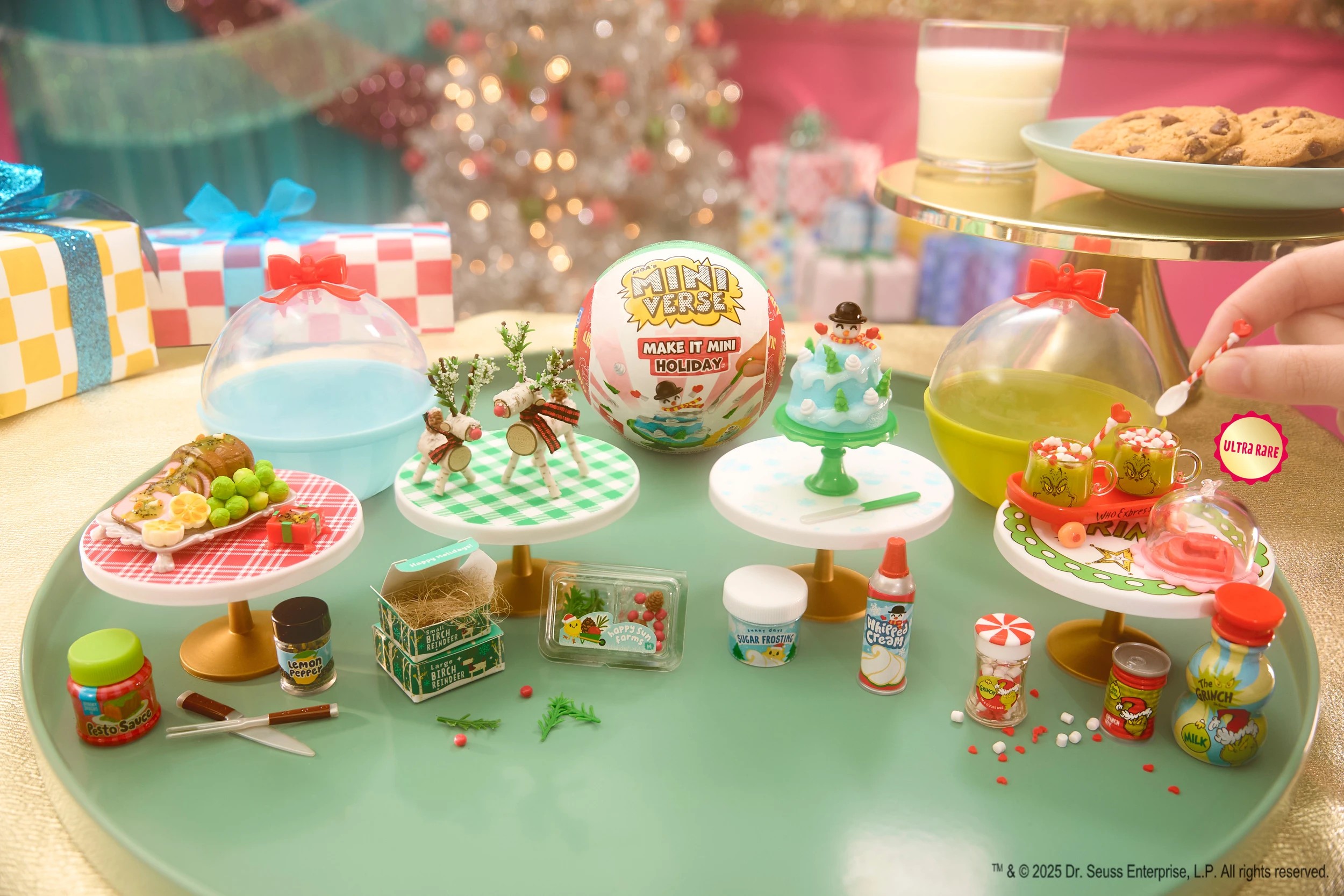 7 MGA's Miniverse - Make It Mini Holiday Theme (Dr. Seuss The Grinch) - Assorted, 7 of 7
