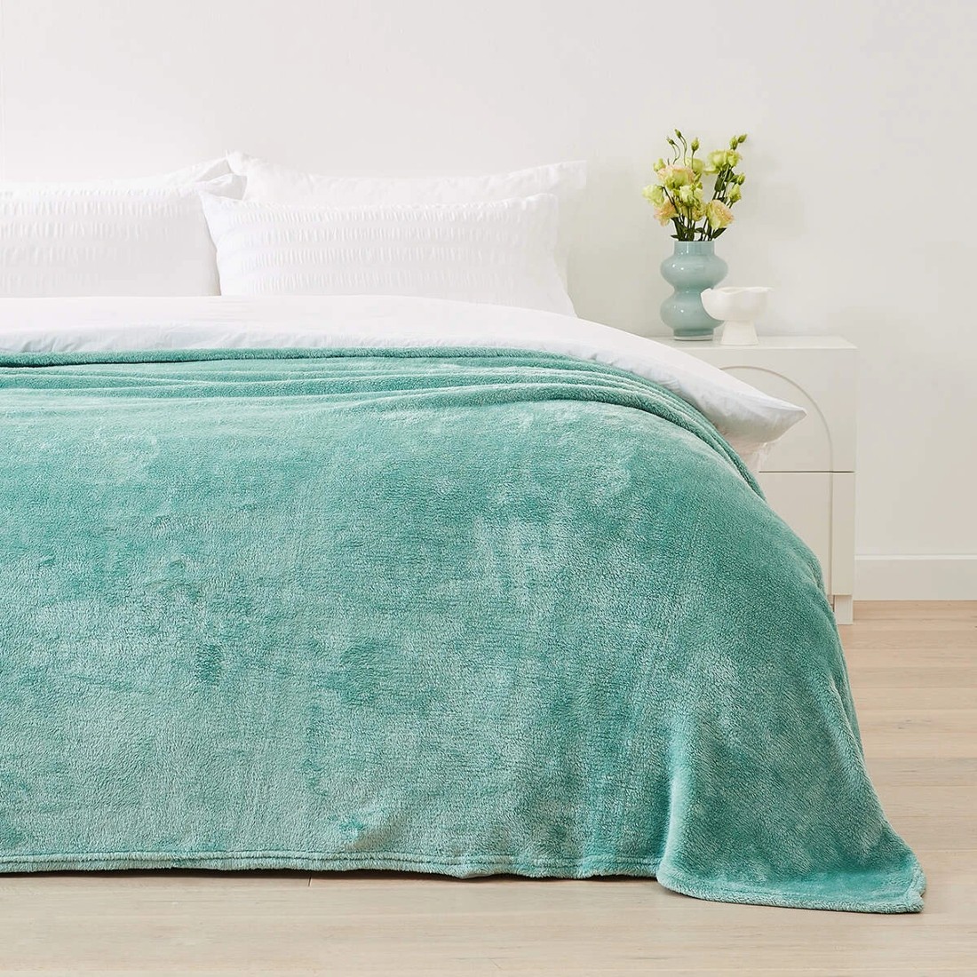 2 Plush Blanket - Single Bed, Green, 2 of 6