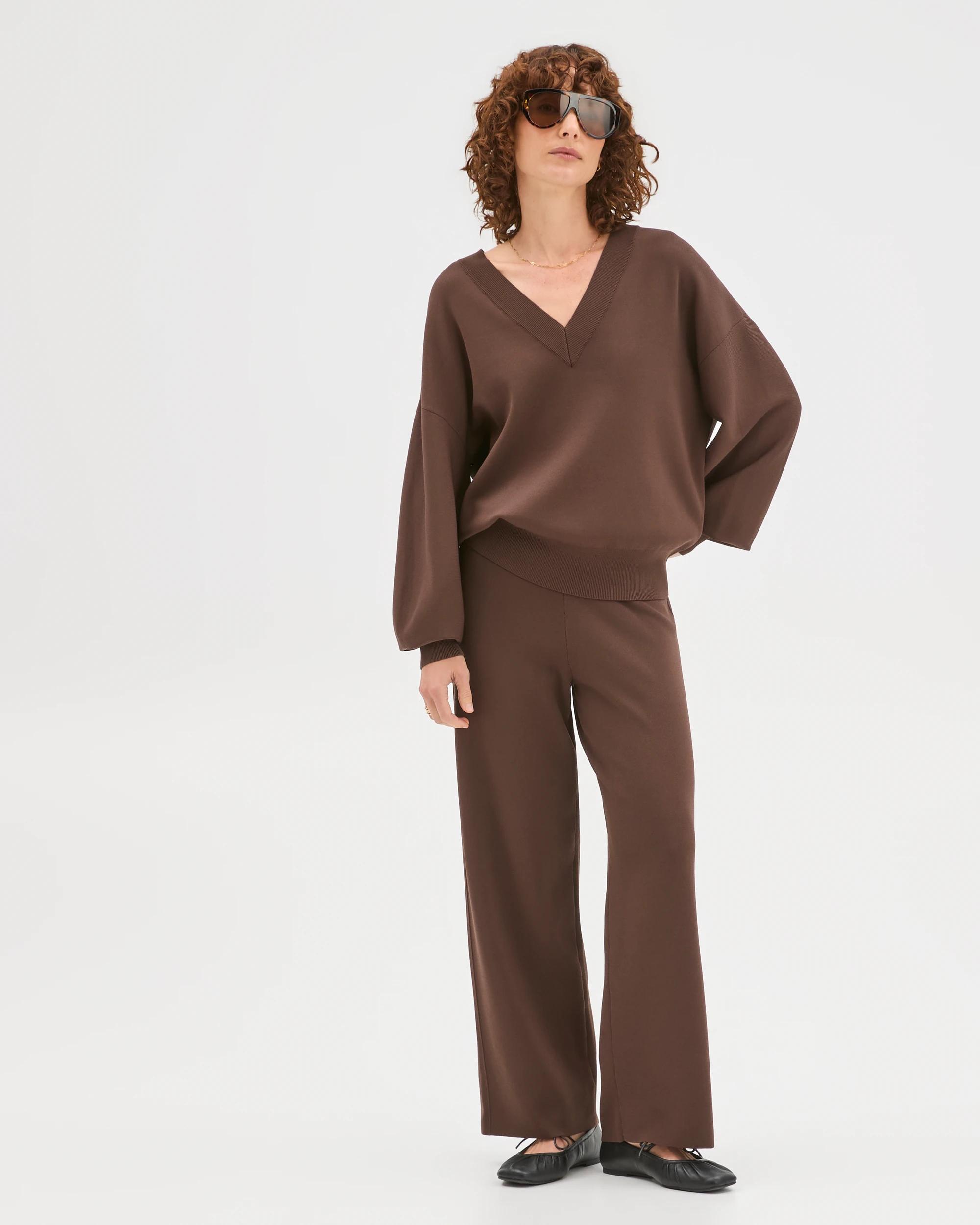2 Preview Crepe Knit V-Neck Jumper GANACHE, 2 of 5