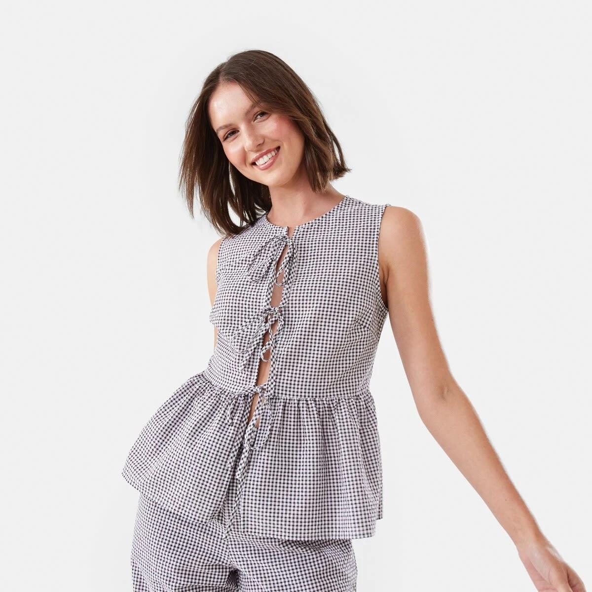 1 Sleeveless Gingham Tie Front Top Brwn Ging, 1 of 7