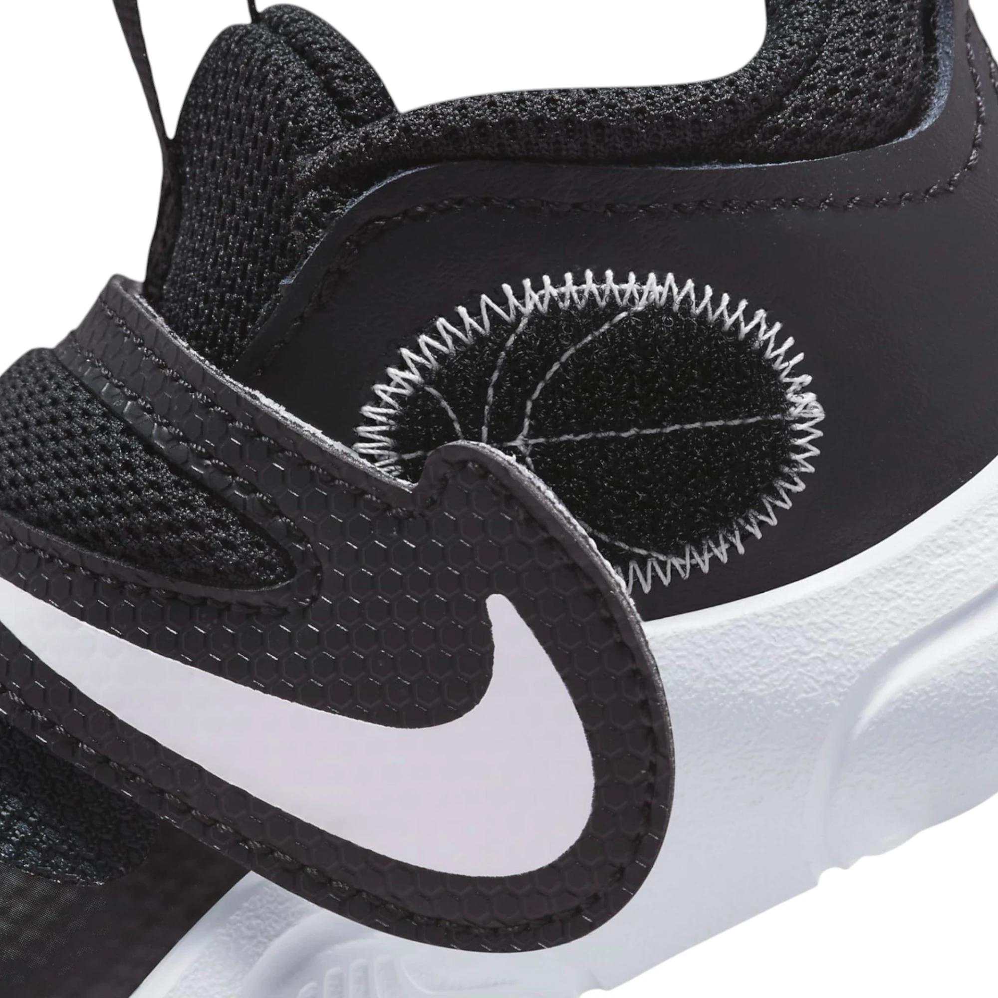 6 Nike Unisex Toddler Team Hustle D 11 Black/ White Athletic Shoes BLACK/WHITE, 6 of 7