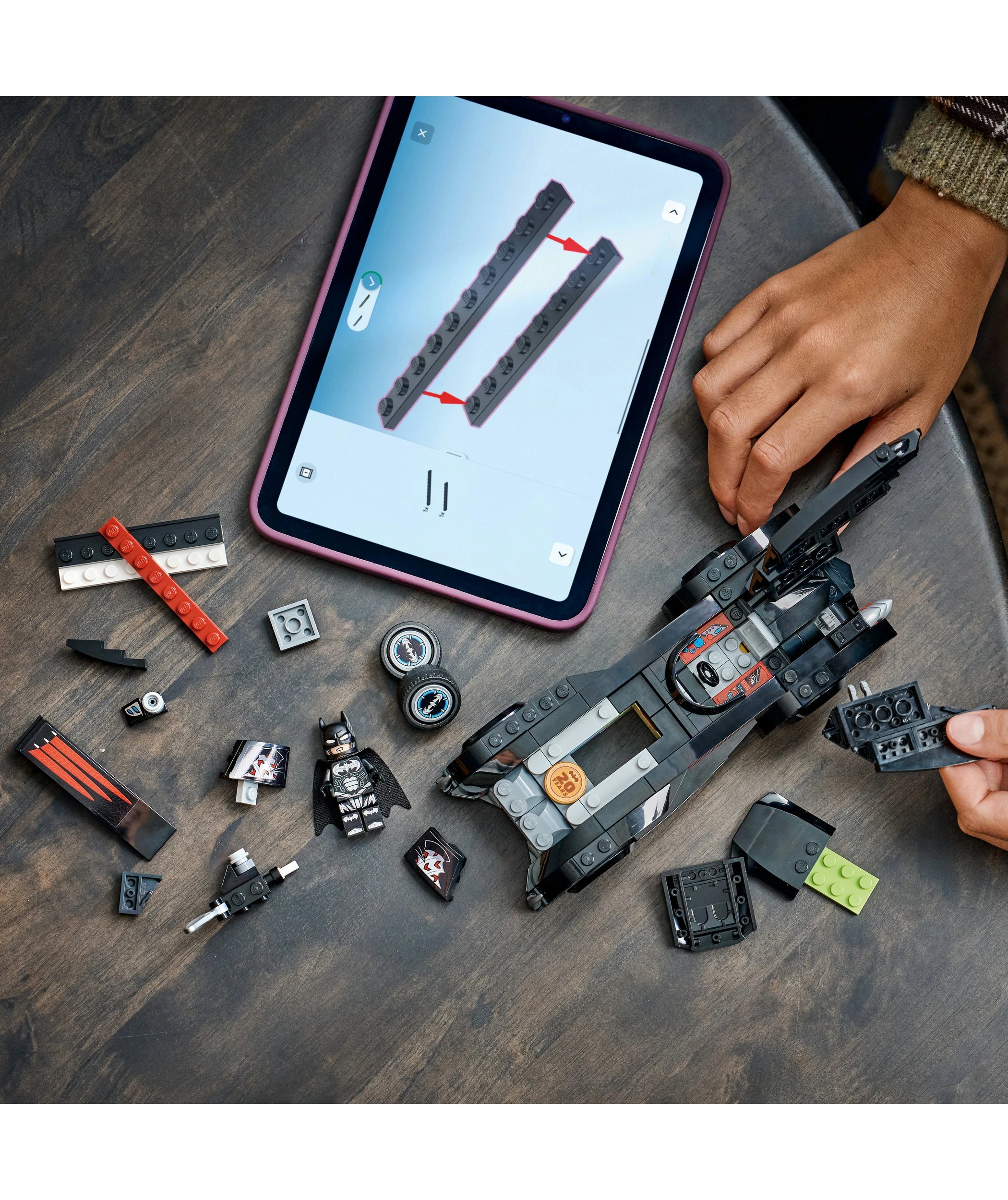 8 LEGO Super Heroes Batman & Robin Batmobile 76333, 8 of 10