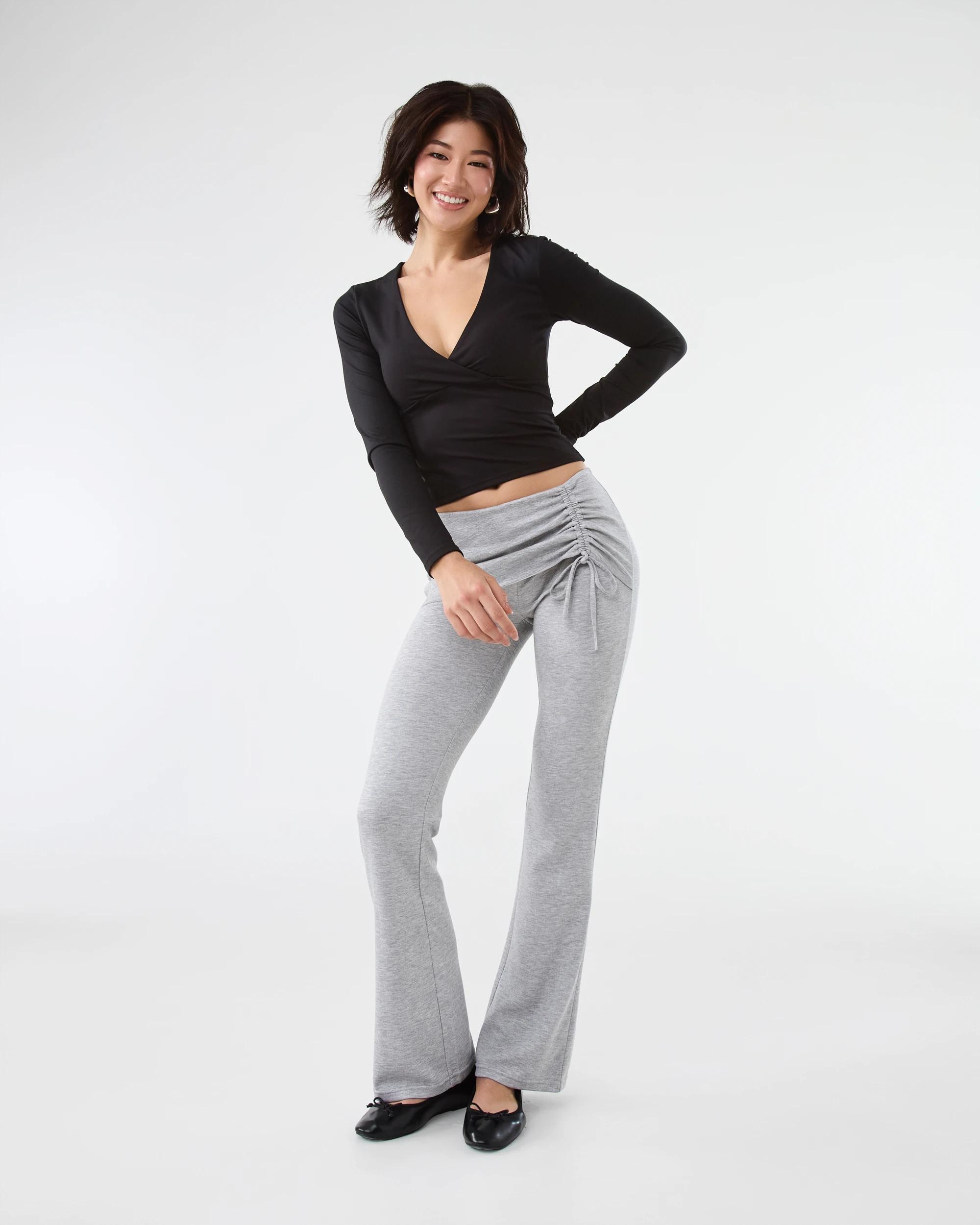 2 Long Sleeve Contour V-Neck Top Black, 2 of 7